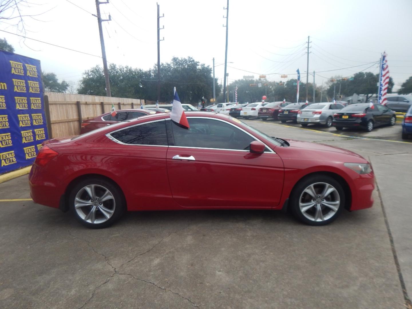 2012 RED HONDA ACCORD EX-L V6 Coupe AT (1HGCS2B83CA) with an 3.5L V6 SOHC 24V engine, 5-SPEED AUTOMATIC transmission, located at 16710 Clay Rd., Houston, TX, 77084, (281) 859-7900, 0.000000, 0.000000 - Low Donw. Low Payments. - Photo#4