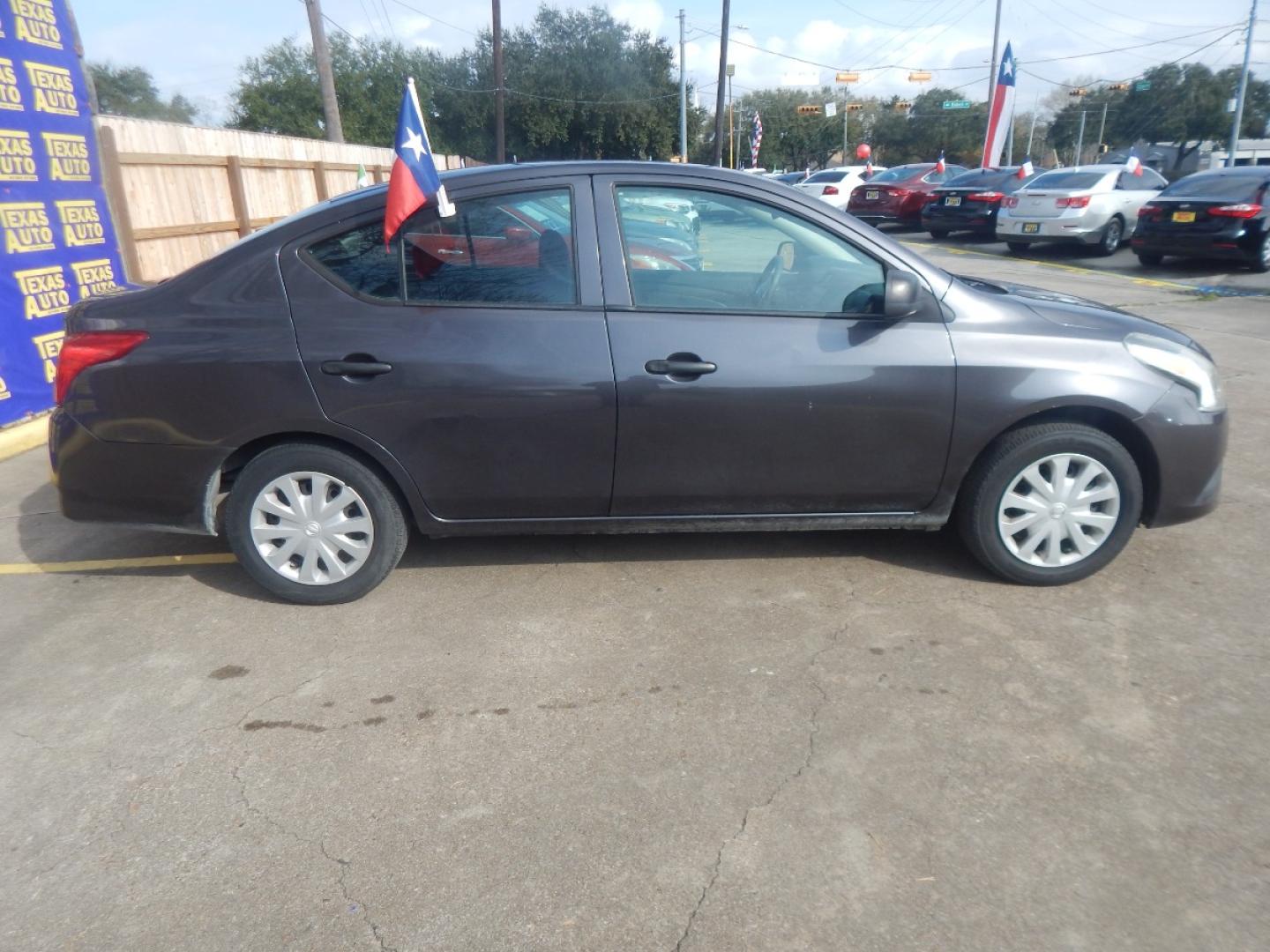 2015 GRAY NISSAN VERSA 1.6 S 5M (3N1CN7AP6FL) with an 1.6L L4 DOHC 16V engine, 5-SPEED MANUAL transmission, located at 16710 Clay Rd., Houston, TX, 77084, (281) 859-7900, 0.000000, 0.000000 - Low Donw. Low Payments. - Photo#4