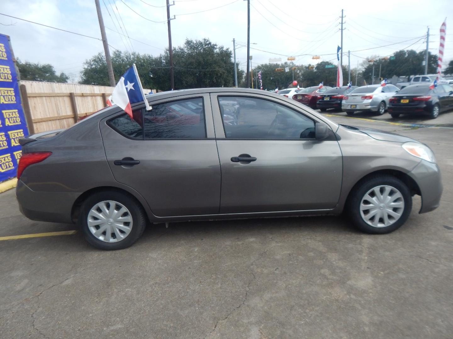 2014 BROWN NISSAN VERSA 1.6 S 5M (3N1CN7AP4EL) with an 1.6L L4 DOHC 16V engine, 5-SPEED MANUAL transmission, located at 16710 Clay Rd., Houston, TX, 77084, (281) 859-7900, 0.000000, 0.000000 - Low Donw. Low Payments. - Photo#4