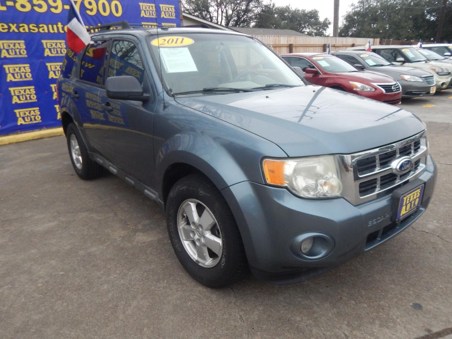 2011 BLUE FORD ESCAPE XLT FWD (1FMCU0D73BK) with an 2.5L L4 DOHC 16V engine, 6-SPEED AUTOMATIC transmission, located at 16710 Clay Rd., Houston, TX, 77084, (281) 859-7900, 0.000000, 0.000000 - Low Donw. Low Payments. - Photo#3