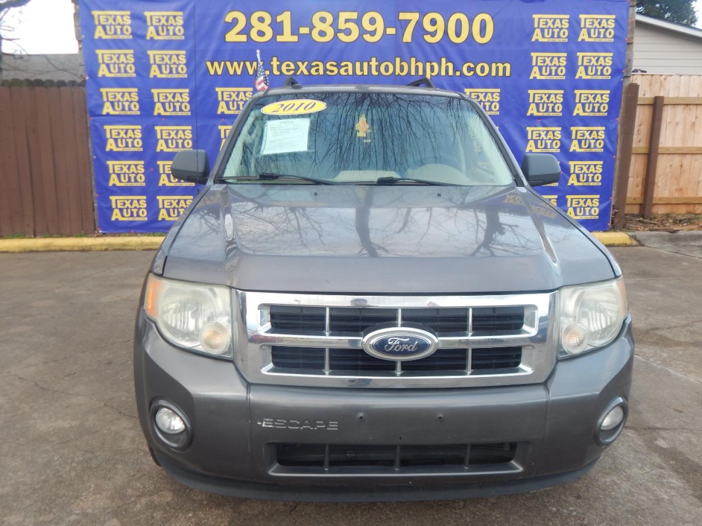 2010 GRAY FORD ESCAPE XLT FWD (1FMCU0DG0AK) with an 3.0L V6 DOHC 24V engine, 6-SPEED AUTOMATIC transmission, located at 16710 Clay Rd., Houston, TX, 77084, (281) 859-7900, 0.000000, 0.000000 - Low Donw. Low Payments. - Photo#1