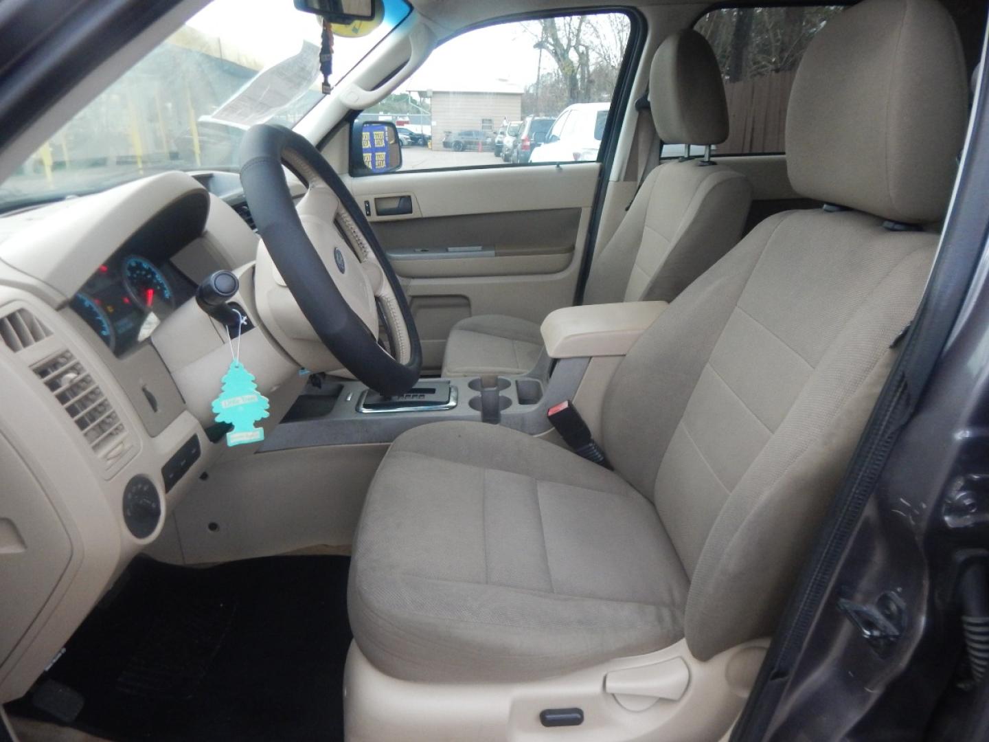 2010 GRAY FORD ESCAPE XLT FWD (1FMCU0DG0AK) with an 3.0L V6 DOHC 24V engine, 6-SPEED AUTOMATIC transmission, located at 16710 Clay Rd., Houston, TX, 77084, (281) 859-7900, 0.000000, 0.000000 - Low Donw. Low Payments. - Photo#6