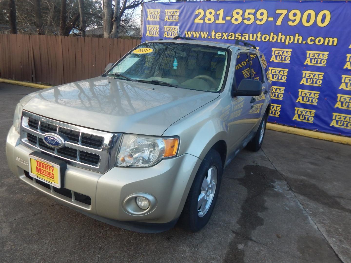 2011 GOLD FORD ESCAPE XLT FWD (1FMCU0D76BK) with an 2.5L L4 DOHC 16V engine, 6-SPEED AUTOMATIC transmission, located at 16710 Clay Rd., Houston, TX, 77084, (281) 859-7900, 0.000000, 0.000000 - Low Donw. Low Payments. - Photo#2