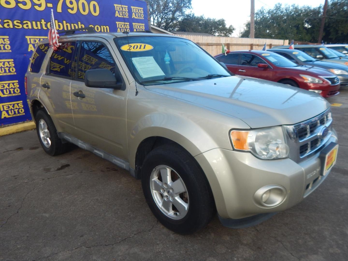 2011 GOLD FORD ESCAPE XLT FWD (1FMCU0D76BK) with an 2.5L L4 DOHC 16V engine, 6-SPEED AUTOMATIC transmission, located at 16710 Clay Rd., Houston, TX, 77084, (281) 859-7900, 0.000000, 0.000000 - Low Donw. Low Payments. - Photo#3