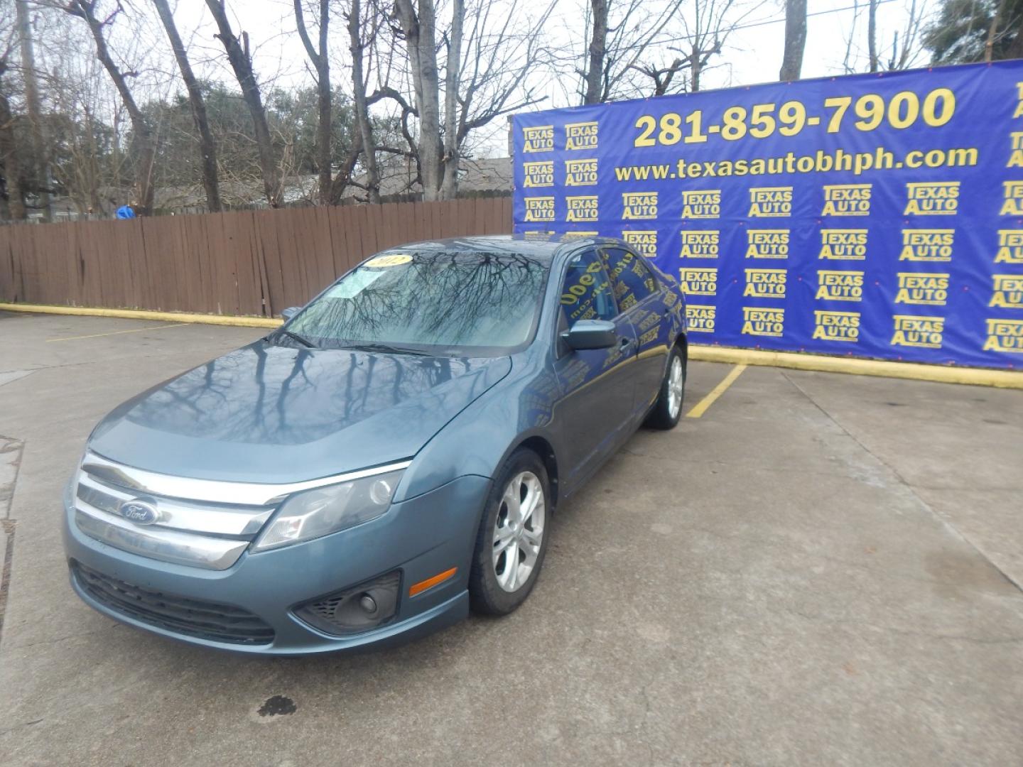 2012 BLUE Ford Fusion SE (3FAHP0HA0CR) with an 2.5L L4 DOHC 16V engine, located at 16710 Clay Rd., Houston, TX, 77084, (281) 859-7900, 0.000000, 0.000000 - Low Donw. Low Payments. - Photo#2