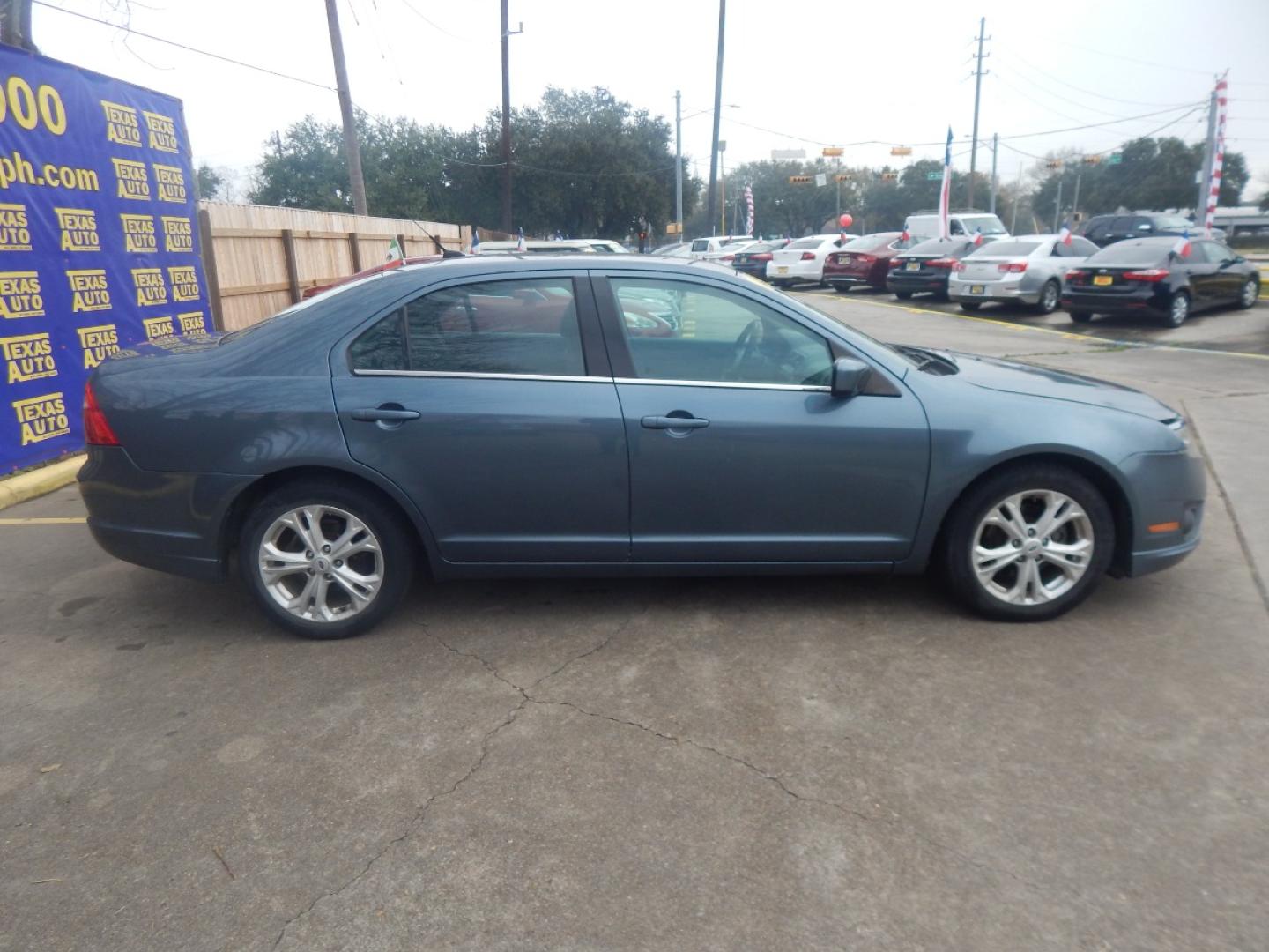 2012 BLUE Ford Fusion SE (3FAHP0HA0CR) with an 2.5L L4 DOHC 16V engine, located at 16710 Clay Rd., Houston, TX, 77084, (281) 859-7900, 0.000000, 0.000000 - Low Donw. Low Payments. - Photo#4