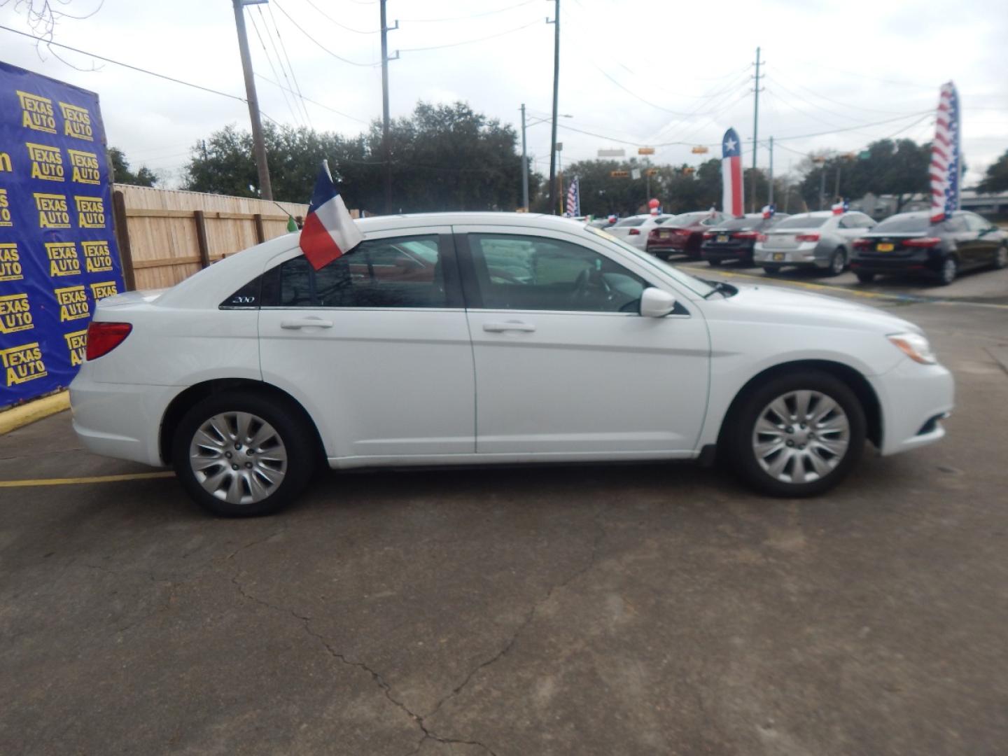 2014 WHITE Chrysler 200 LX (1C3CCBAB6EN) with an 2.4L L4 DOHC 16V engine, 6-Speed Automatic transmission, located at 16710 Clay Rd., Houston, TX, 77084, (281) 859-7900, 0.000000, 0.000000 - Low Donw. Low Payments. - Photo#4