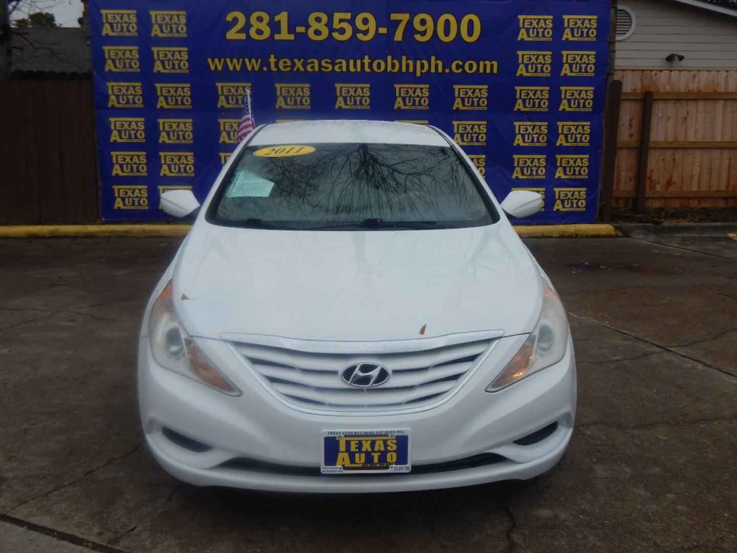 2011 WHITE Hyundai Sonata GLS Auto (5NPEB4AC7BH) with an 2.4L L4 DOHC 16V engine, 5-Speed Automatic transmission, located at 16710 Clay Rd., Houston, TX, 77084, (281) 859-7900, 0.000000, 0.000000 - Low Donw. Low Payments. - Photo#1