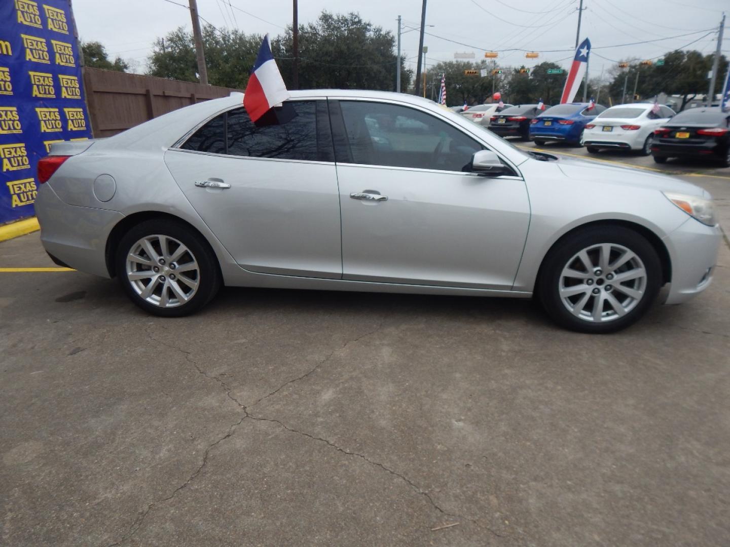 2013 SILVER Chevrolet Malibu LTZ (1G11J5SX3DF) with an 2.0L L4 DOHC 16V engine, 6-Speed Automatic transmission, located at 16710 Clay Rd., Houston, TX, 77084, (281) 859-7900, 0.000000, 0.000000 - Low Donw. Low Payments. - Photo#4