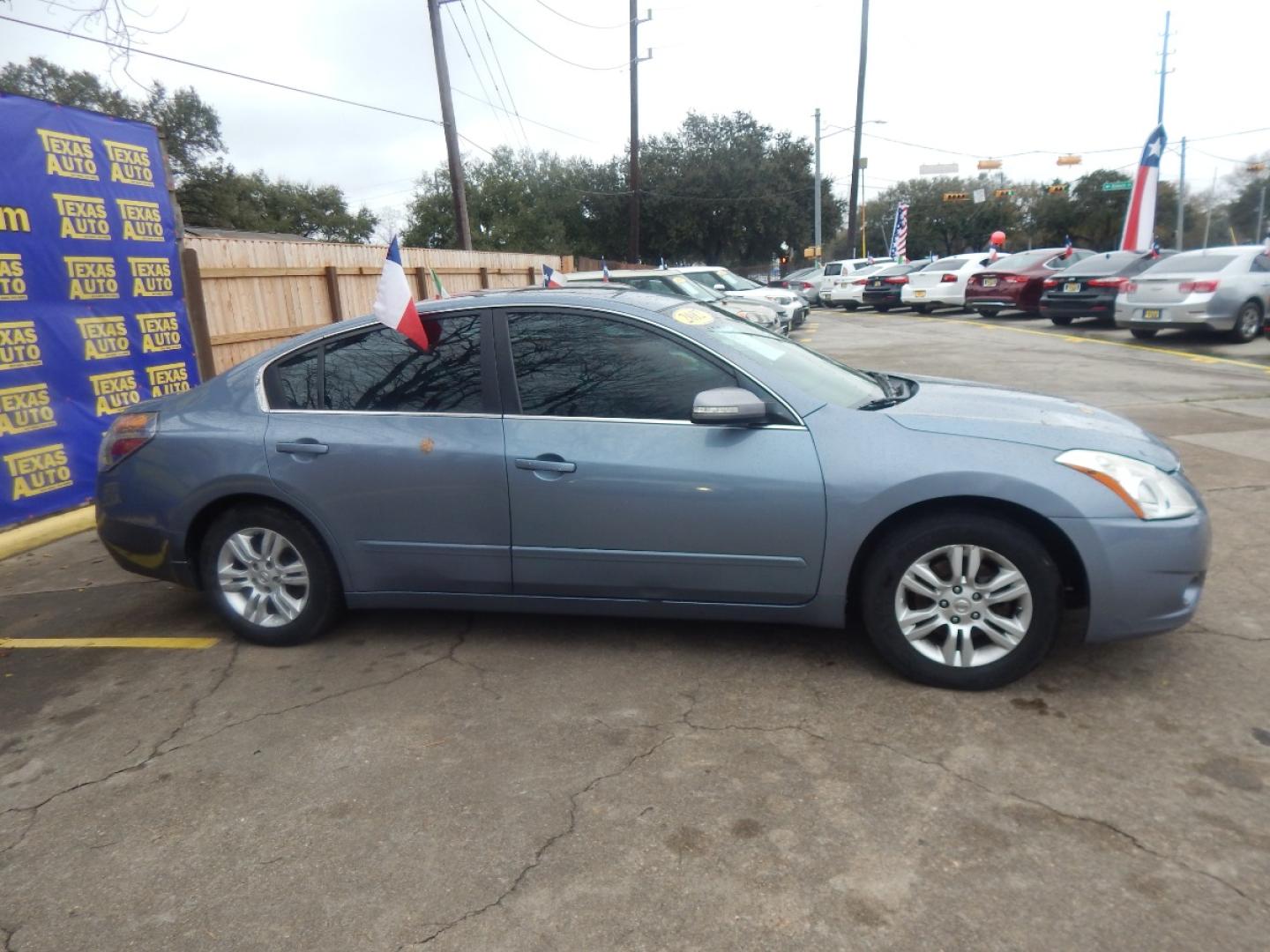 2012 BLUE Nissan Altima 2.5 S (1N4AL2AP4CN) with an 2.5L L4 DOHC 16V engine, located at 16710 Clay Rd., Houston, TX, 77084, (281) 859-7900, 0.000000, 0.000000 - Low Donw. Low Payments. - Photo#4