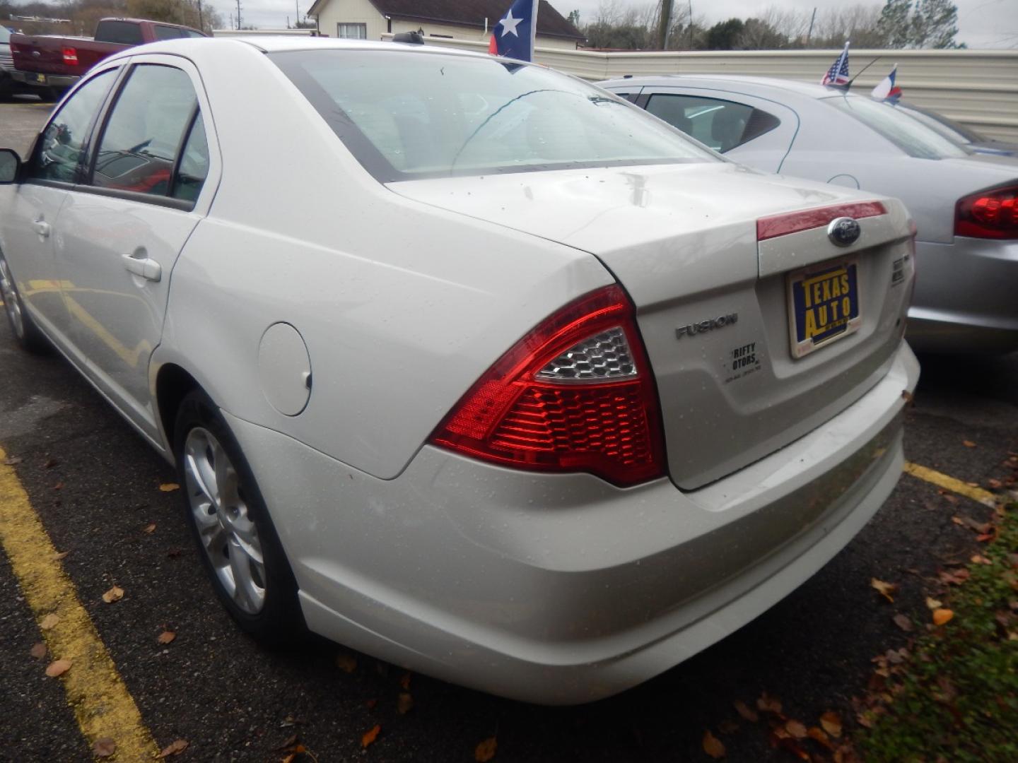 2011 Ford Fusion I4 S (3FAHP0GA1BR) with an 2.5L L4 DOHC 16V engine, located at 16710 Clay Rd., Houston, TX, 77084, (281) 859-7900, 0.000000, 0.000000 - Low Donw. Low Payments. - Photo#4