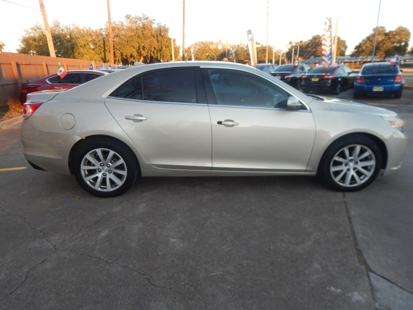 2014 GOLD Chevrolet Malibu 2LT (1G11E5SL4EF) with an 2.5L L4 DOHC 16V engine, 6-Speed Automatic transmission, located at 16710 Clay Rd., Houston, TX, 77084, (281) 859-7900, 0.000000, 0.000000 - Photo#4