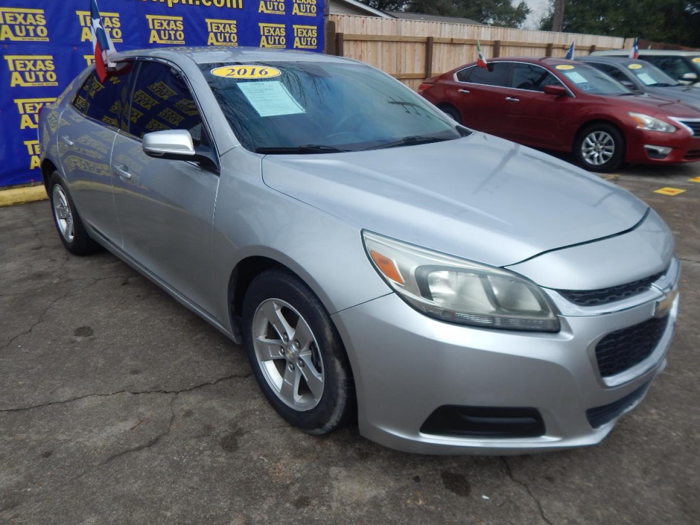 2016 SILVER CHEVROLET MALIBU LIMITED 1LT (1G11C5SAXGF) with an 2.5L L4 DOHC 16V engine, 6-SPEED AUTOMATIC transmission, located at 16710 Clay Rd., Houston, TX, 77084, (281) 859-7900, 0.000000, 0.000000 - Low Donw. Low Payments. - Photo#3