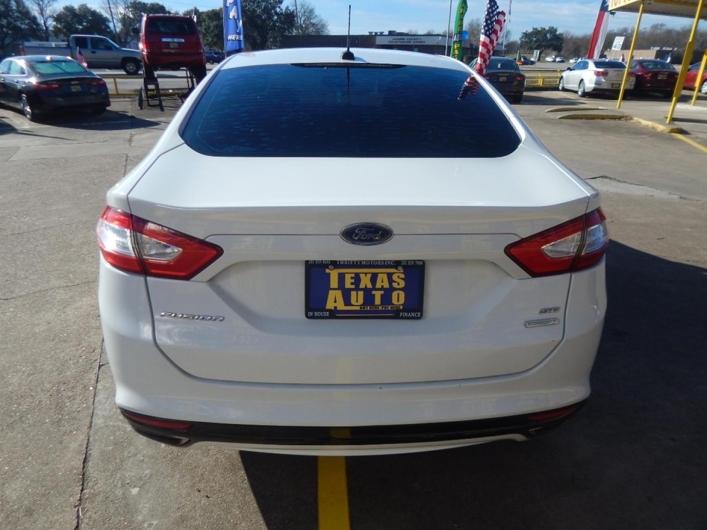 2014 WHITE Ford Fusion SE (3FA6P0H98ER) with an 2.0L L4 DOHC 16V engine, located at 16710 Clay Rd., Houston, TX, 77084, (281) 859-7900, 0.000000, 0.000000 - Low Donw. Low Payments. - Photo#5