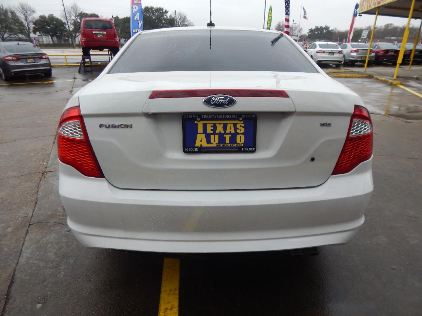 2012 WHITE Ford Fusion SE (3FAHP0HA5CR) with an 2.5L L4 DOHC 16V engine, located at 16710 Clay Rd., Houston, TX, 77084, (281) 859-7900, 0.000000, 0.000000 - Low Donw. Low Payments. - Photo#5