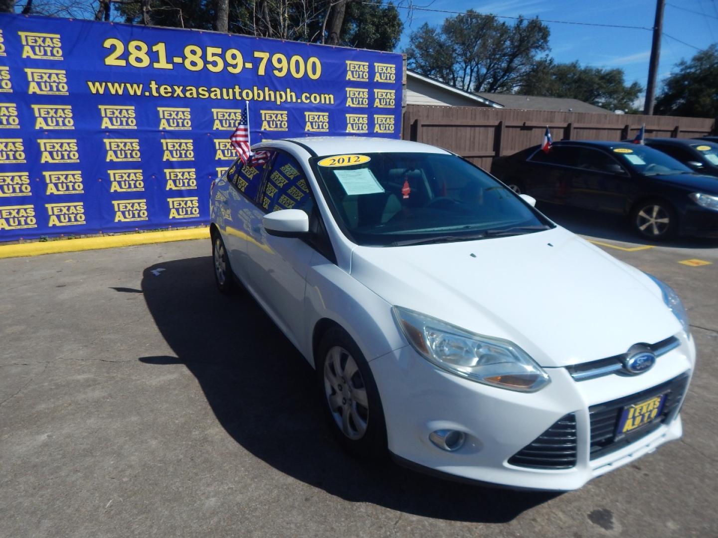 2012 WHITE Ford Focus SE Sedan (1FAHP3F26CL) with an 2.0L L4 DOHC 16V engine, located at 16710 Clay Rd., Houston, TX, 77084, (281) 859-7900, 0.000000, 0.000000 - Low Down. Low Payments. - Photo#3