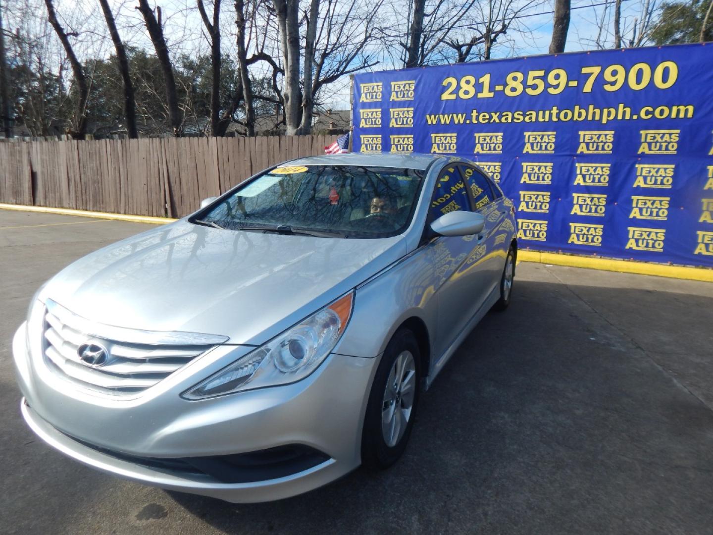 2014 GRAY Hyundai Sonata GLS (5NPEB4AC3EH) with an 2.4L L4 DOHC 16V engine, 6-Speed Automatic transmission, located at 16710 Clay Rd., Houston, TX, 77084, (281) 859-7900, 0.000000, 0.000000 - Low Down. Low Payments. - Photo#2