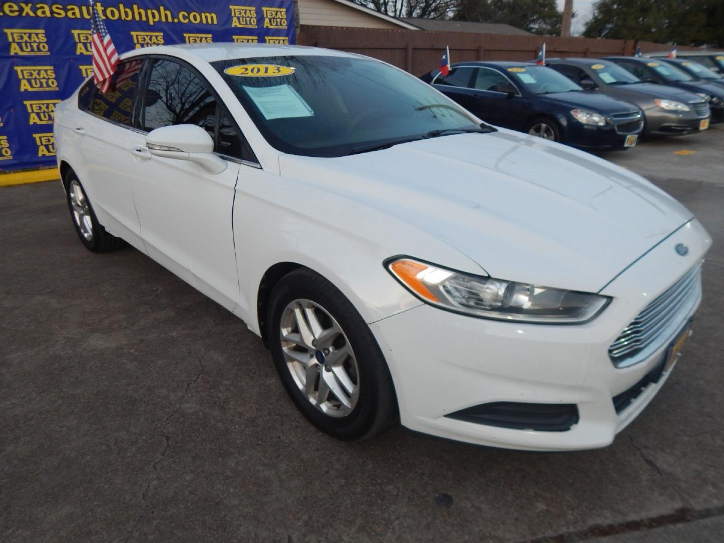 2013 WHITE Ford Fusion SE (3FA6P0H78DR) with an 2.5L L4 DOHC 16V engine, located at 16710 Clay Rd., Houston, TX, 77084, (281) 859-7900, 0.000000, 0.000000 - Cash. - Photo#3