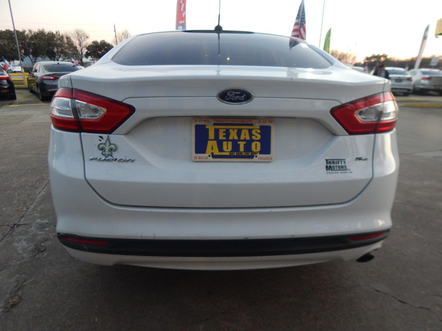 2013 WHITE Ford Fusion SE (3FA6P0H78DR) with an 2.5L L4 DOHC 16V engine, located at 16710 Clay Rd., Houston, TX, 77084, (281) 859-7900, 0.000000, 0.000000 - Cash. - Photo#5