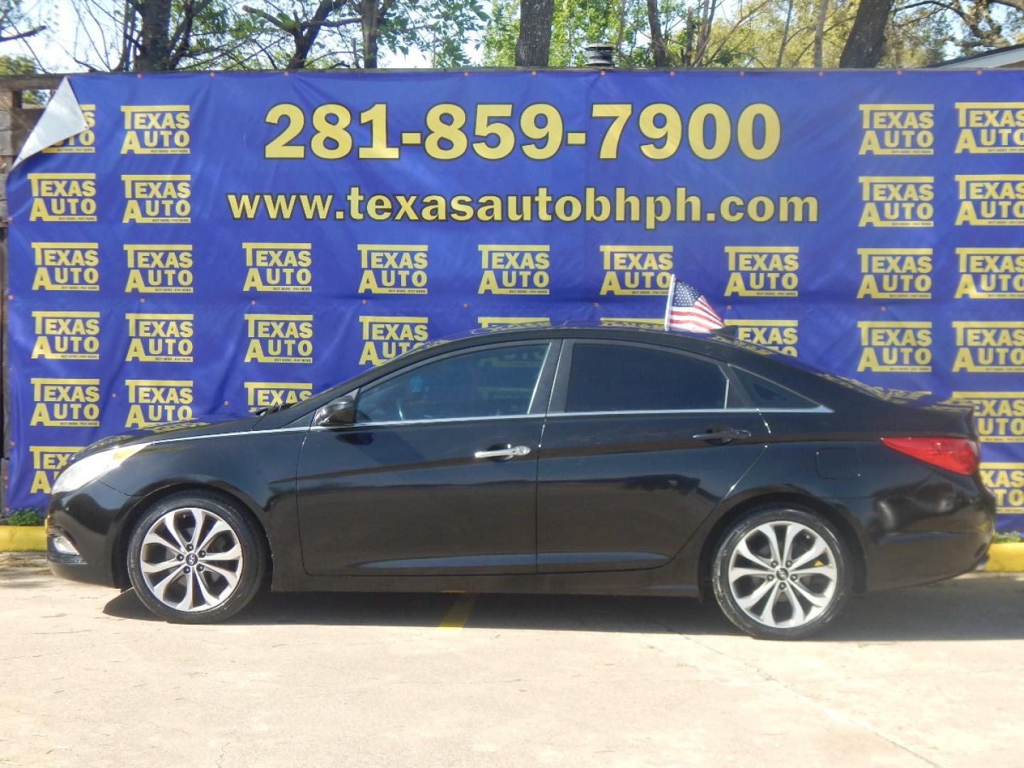 2013 Hyundai Sonata SE Auto (5NPEC4ABXDH) with an 2.0L L4 DOHC 16V engine, 6-Speed Automatic transmission, located at 16710 Clay Rd., Houston, TX, 77084, (281) 859-7900, 0.000000, 0.000000 - Low Down. Low Payments. - Photo#0