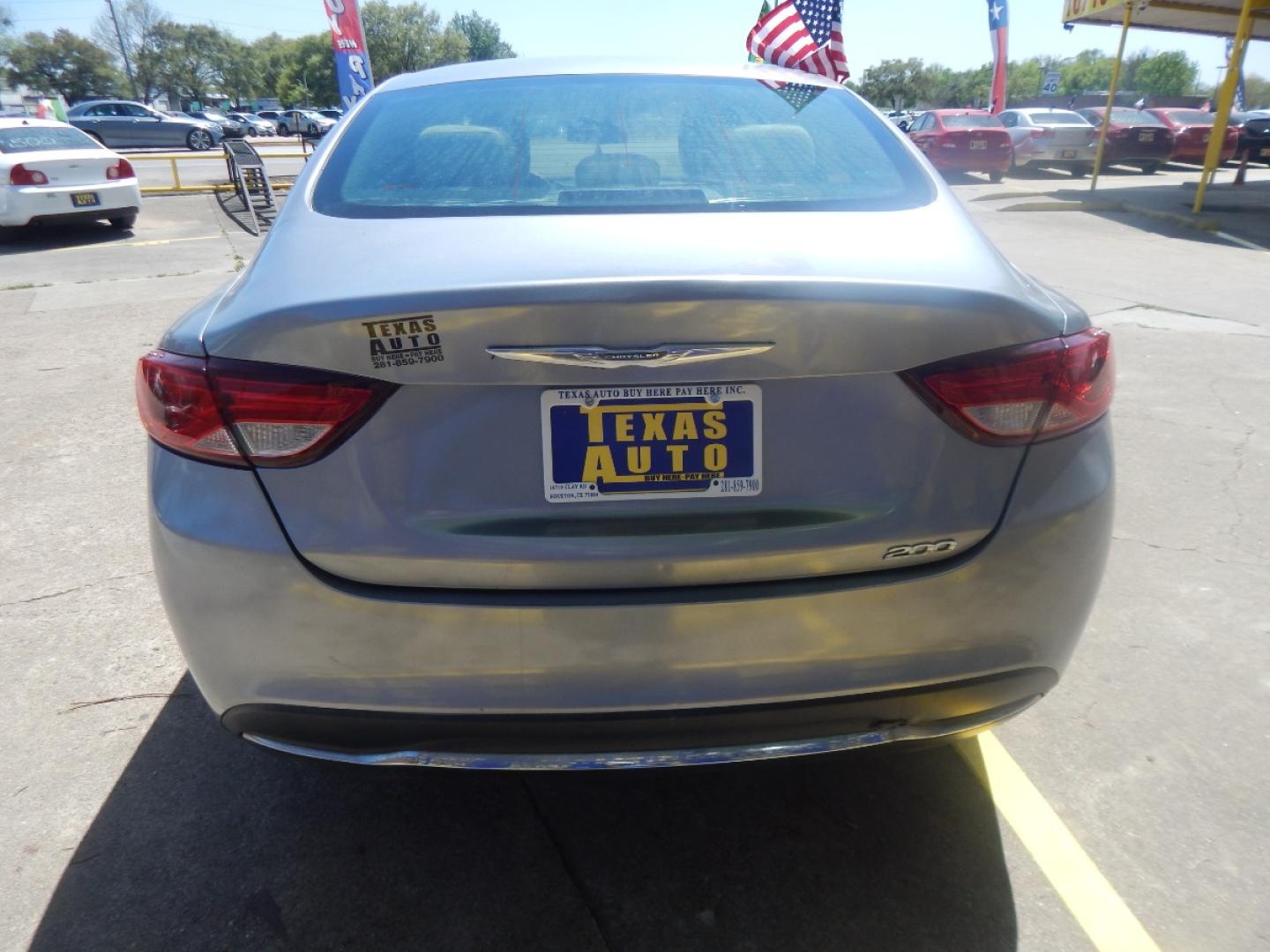 2015 GRAY Chrysler 200 Limited (1C3CCCAB5FN) with an 2.4L L4 DOHC 16V engine, 9-Speed Automatic transmission, located at 16710 Clay Rd., Houston, TX, 77084, (281) 859-7900, 0.000000, 0.000000 - Low Down. Low Payments. - Photo#5