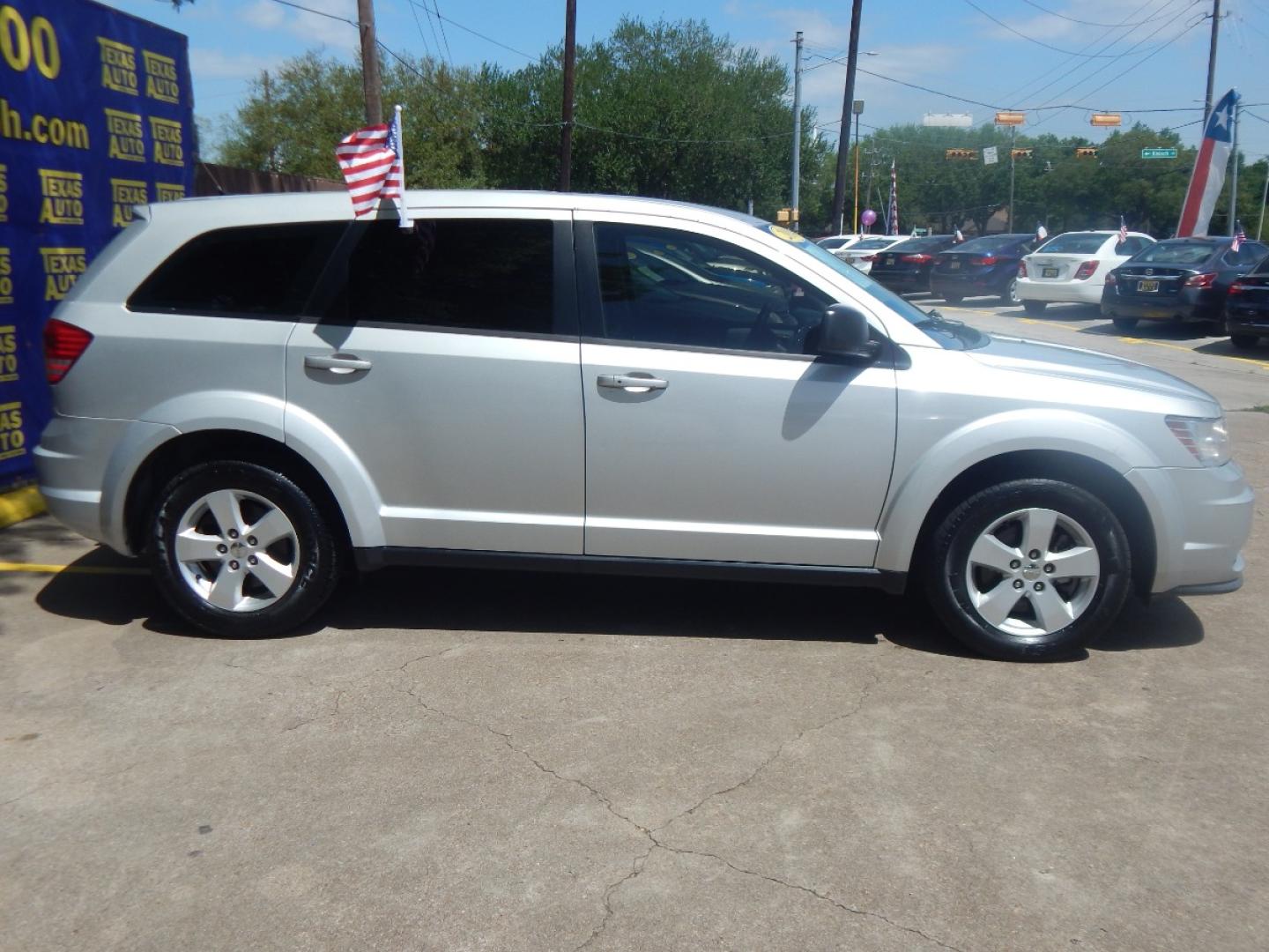 2014 GRAY Dodge Journey SE (3C4PDCAB4ET) with an 2.4L L4 DOHC 16V engine, 4-Speed Automatic transmission, located at 16710 Clay Rd., Houston, TX, 77084, (281) 859-7900, 0.000000, 0.000000 - Low Down. Low Payments. - Photo#4