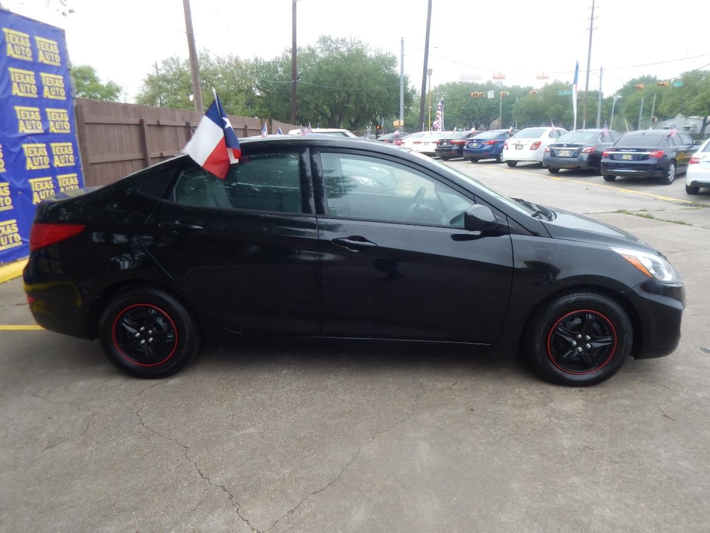 2017 BLACK Hyundai Accent SE 4-Door 6M (KMHCT4AE8HU) with an 1.6L L4 DOHC 16V engine, 6M transmission, located at 16710 Clay Rd., Houston, TX, 77084, (281) 859-7900, 0.000000, 0.000000 - Low Down. Low Payments. - Photo#4