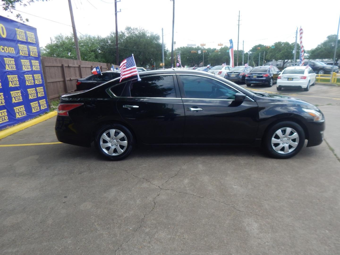 2015 BLACK Nissan Altima 2.5 S (1N4AL3AP0FC) with an 2.5L L4 DOHC 16V engine, Continuously Variable Transmission transmission, located at 16710 Clay Rd., Houston, TX, 77084, (281) 859-7900, 0.000000, 0.000000 - Low Down. Low Payments. - Photo#4