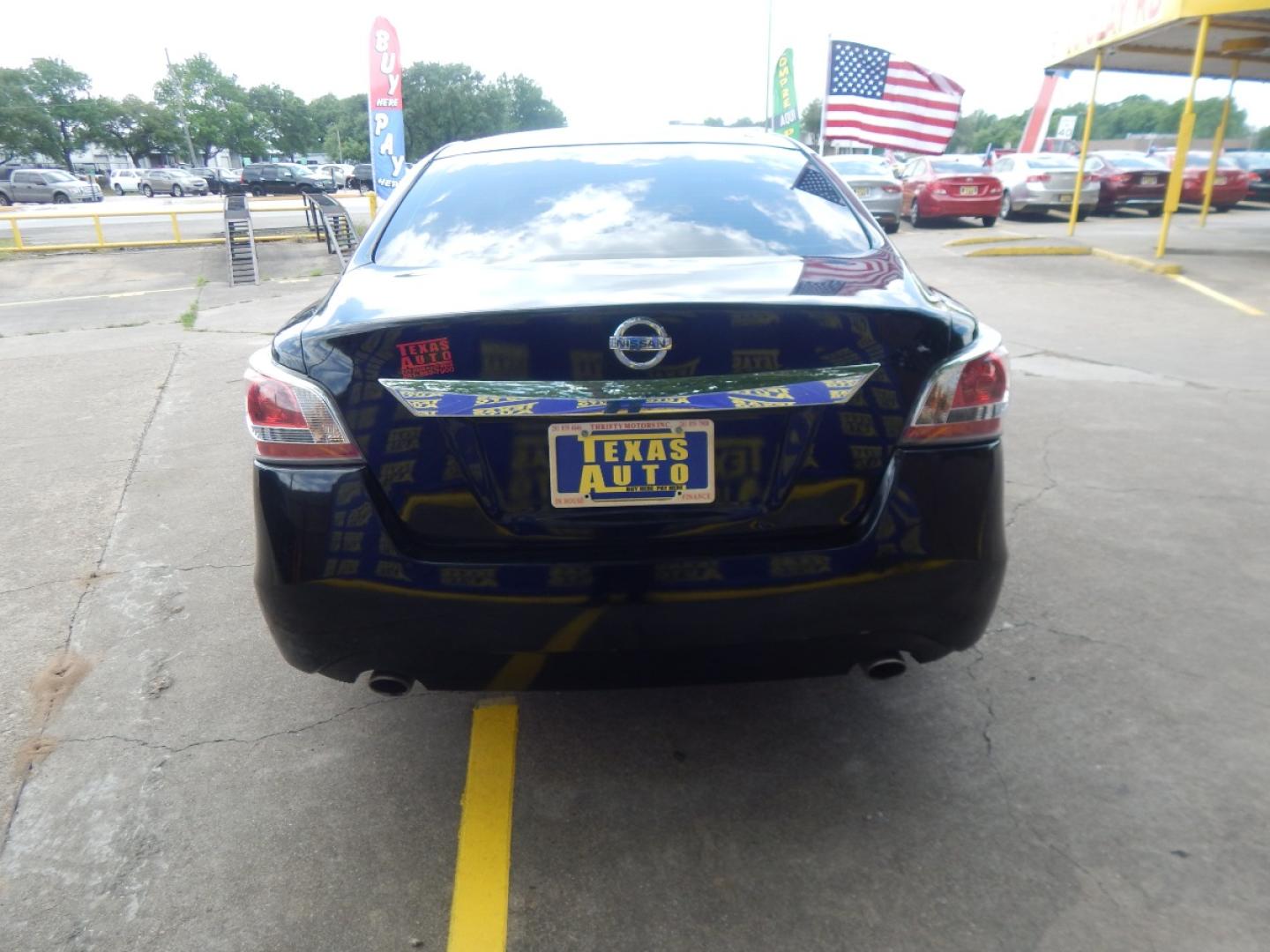 2015 BLACK Nissan Altima 2.5 S (1N4AL3AP0FC) with an 2.5L L4 DOHC 16V engine, Continuously Variable Transmission transmission, located at 16710 Clay Rd., Houston, TX, 77084, (281) 859-7900, 0.000000, 0.000000 - Low Down. Low Payments. - Photo#5