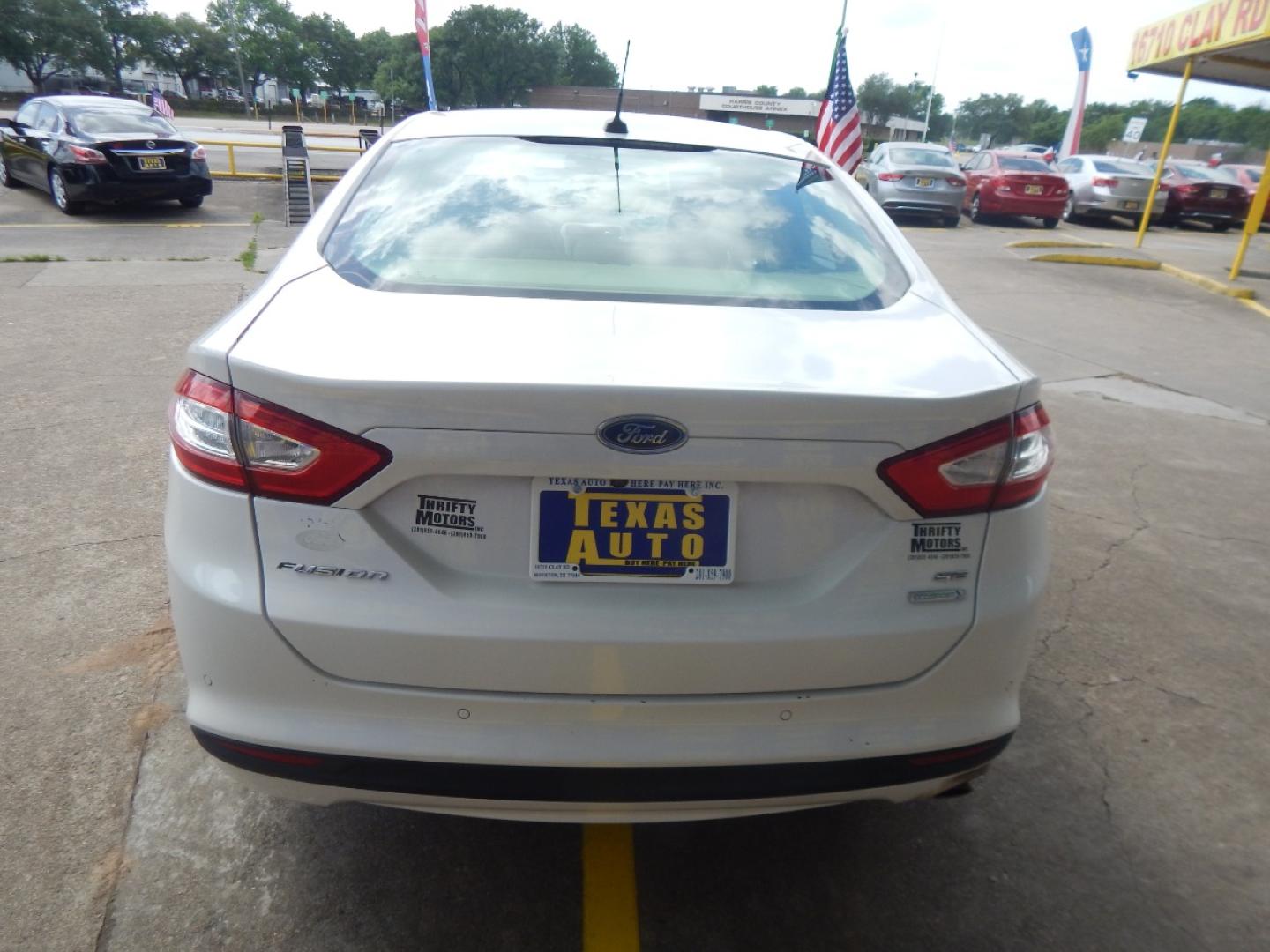 2013 WHITE Ford Fusion SE (3FA6P0HR8DR) with an 1.6L L4 DOHC 16V engine, located at 16710 Clay Rd., Houston, TX, 77084, (281) 859-7900, 0.000000, 0.000000 - Low Down. Low Payments. - Photo#5