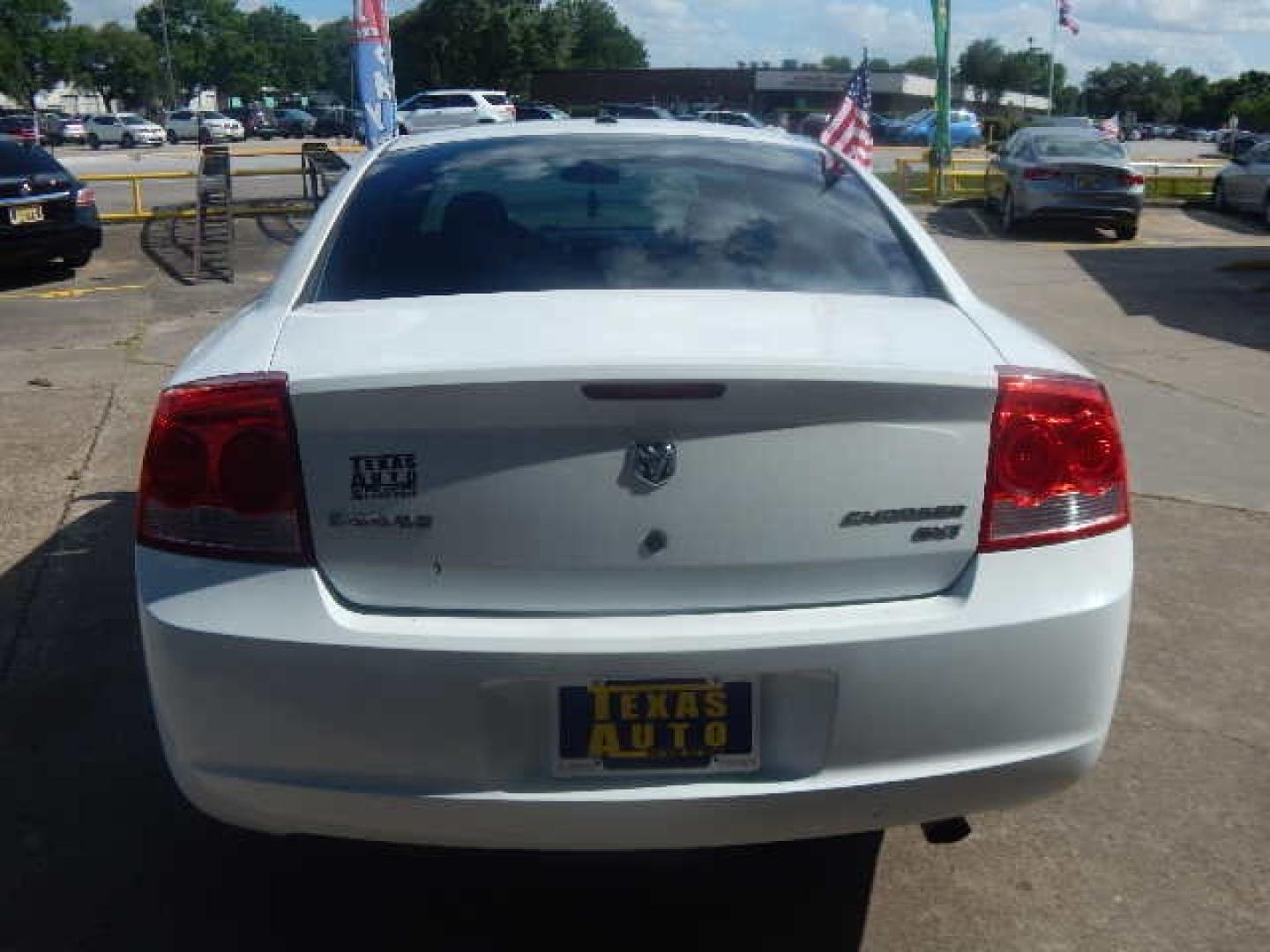 2010 WHITE Dodge Charger SXT (2B3CA3CV6AH) with an 3.5L V6 SOHC 24V engine, 5-Speed Automatic transmission, located at 16710 Clay Rd., Houston, TX, 77084, (281) 859-7900, 0.000000, 0.000000 - Cash. - Photo#5