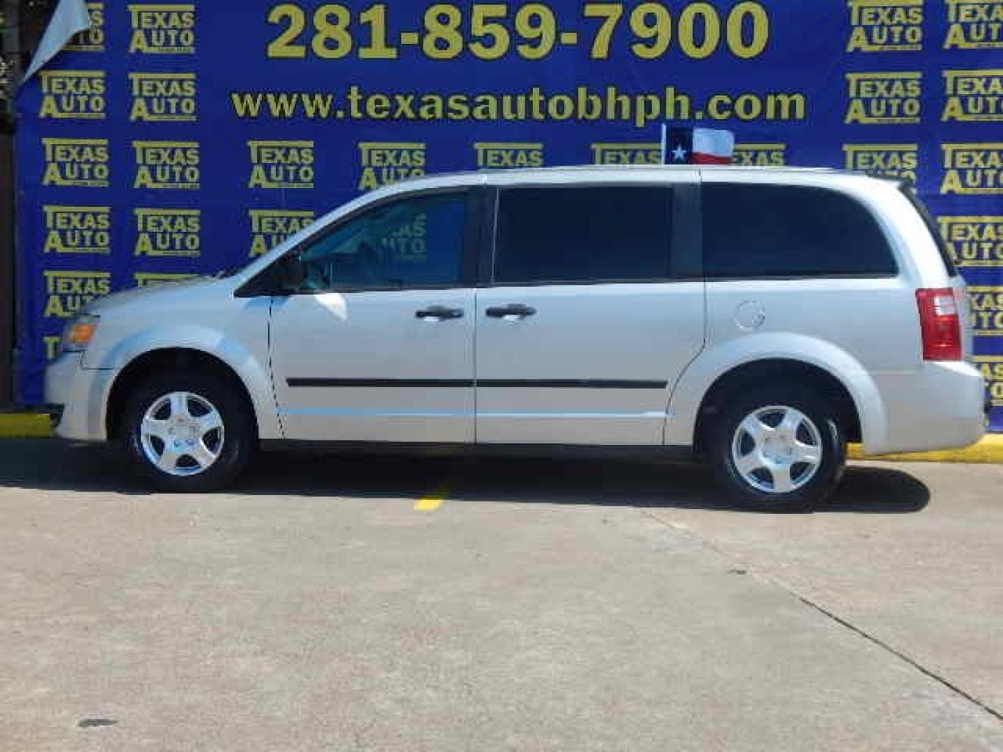 2008 GRAY Dodge Caravan SE (2D8HN44H48R) with an 3.3L V6 OHV 12V engine, 4-Speed Automatic transmission, located at 16710 Clay Rd., Houston, TX, 77084, (281) 859-7900, 0.000000, 0.000000 - Low Down. Low Payments. - Photo#0