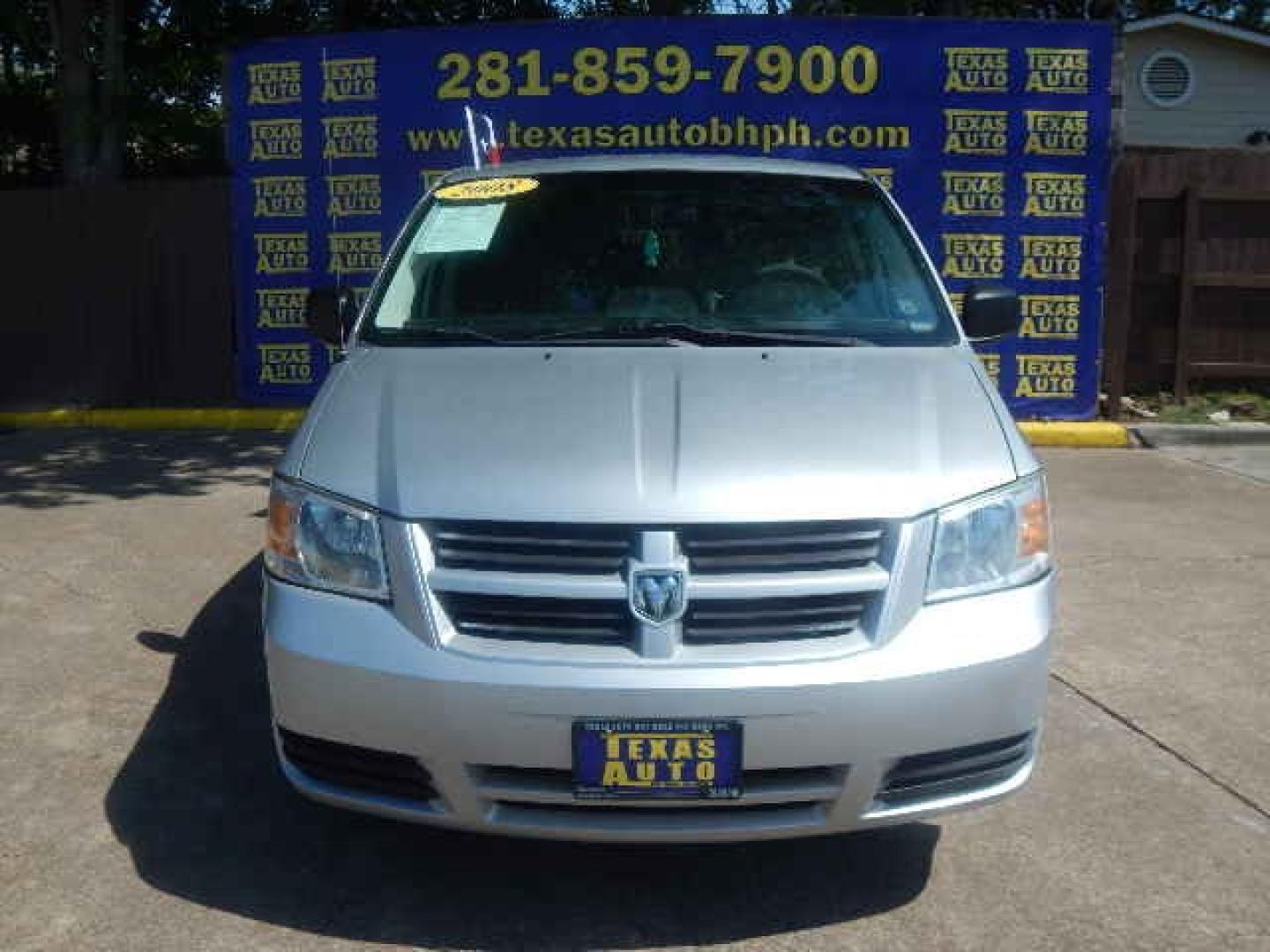 2008 GRAY Dodge Caravan SE (2D8HN44H48R) with an 3.3L V6 OHV 12V engine, 4-Speed Automatic transmission, located at 16710 Clay Rd., Houston, TX, 77084, (281) 859-7900, 0.000000, 0.000000 - Low Down. Low Payments. - Photo#1