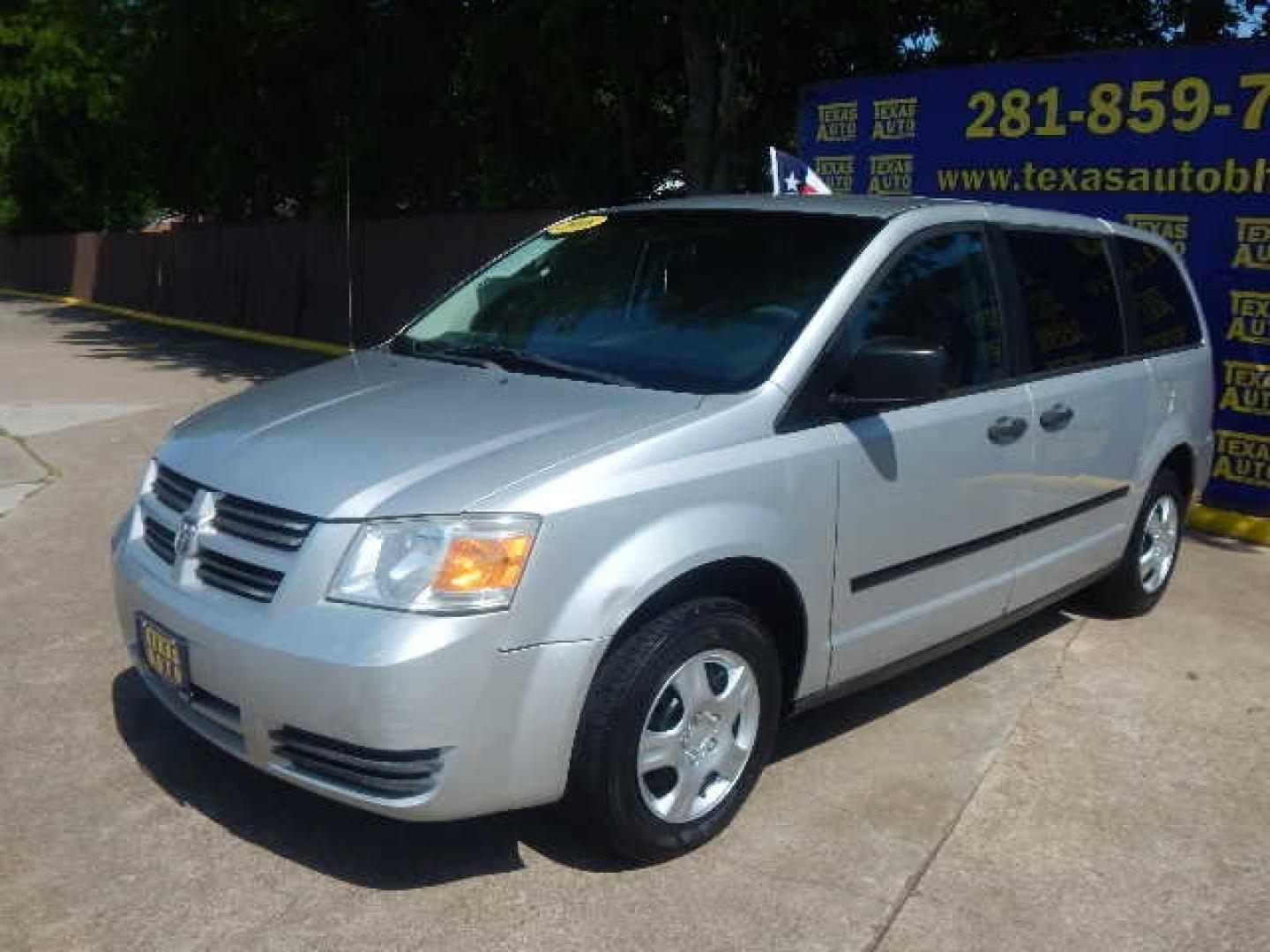 2008 GRAY Dodge Caravan SE (2D8HN44H48R) with an 3.3L V6 OHV 12V engine, 4-Speed Automatic transmission, located at 16710 Clay Rd., Houston, TX, 77084, (281) 859-7900, 0.000000, 0.000000 - Low Down. Low Payments. - Photo#2