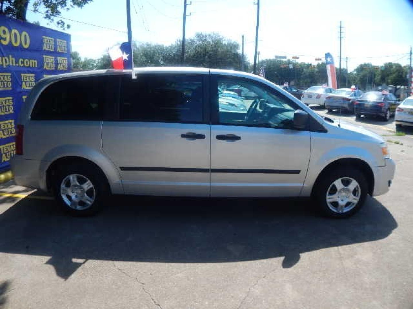 2008 GRAY Dodge Caravan SE (2D8HN44H48R) with an 3.3L V6 OHV 12V engine, 4-Speed Automatic transmission, located at 16710 Clay Rd., Houston, TX, 77084, (281) 859-7900, 0.000000, 0.000000 - Low Down. Low Payments. - Photo#4