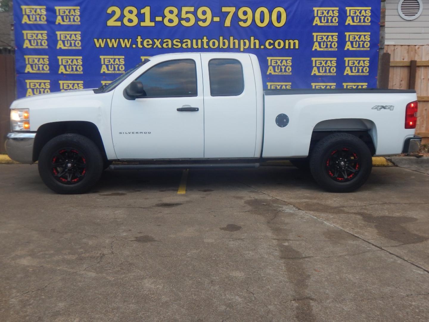 2012 WHITE CHEVROLET SILVERADO 1500 Work Truck Ext. Cab 4WD (1GCRKPEA6CZ) with an 4.8L V8 OHV 16V engine, 4-SPEED AUTOMATIC transmission, located at 16710 Clay Rd., Houston, TX, 77084, (281) 859-7900, 0.000000, 0.000000 - Low Donw. Low Payments. - Photo#0