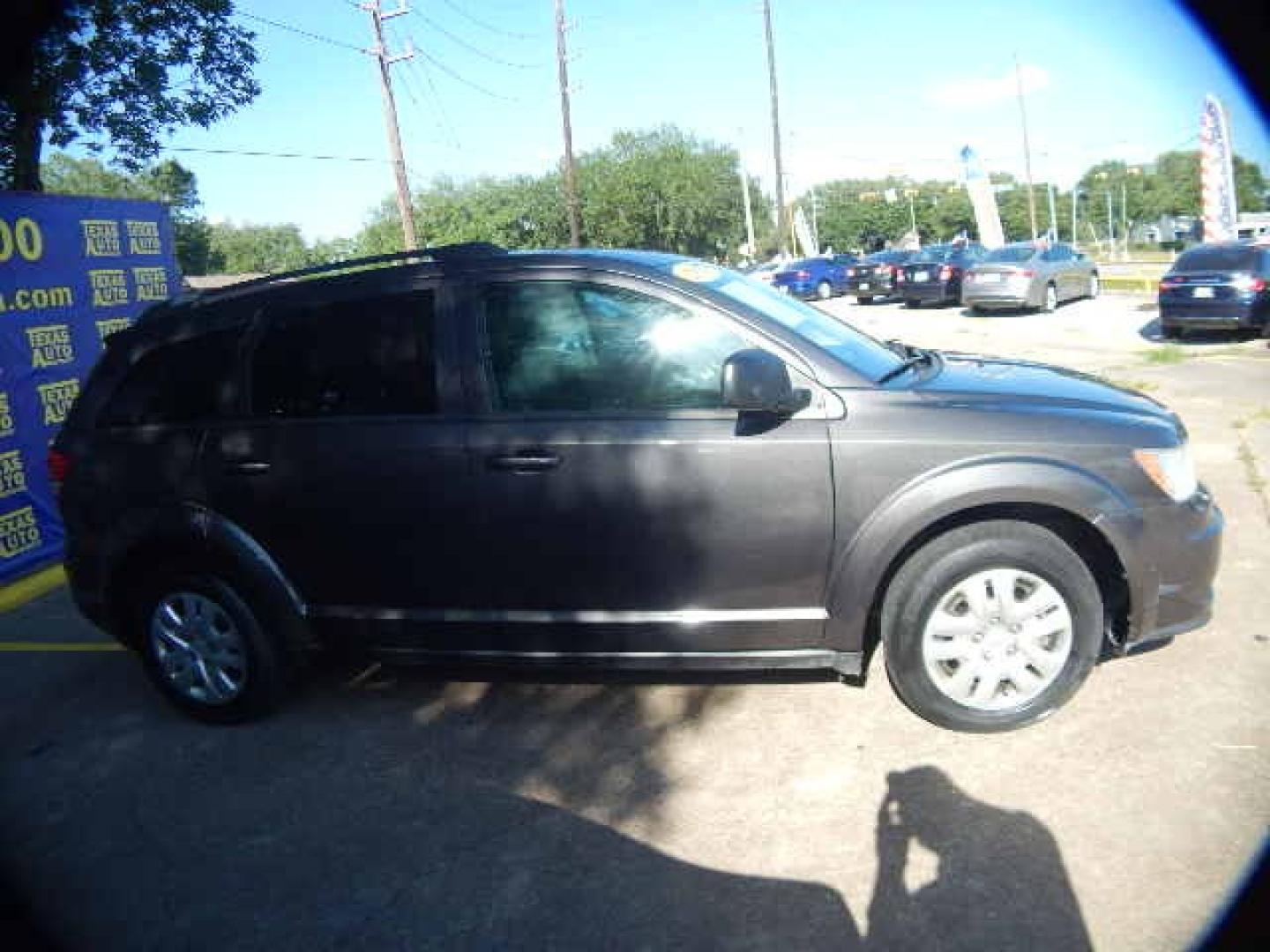 2017 GRAY Dodge Journey SE (3C4PDCAB4HT) with an 2.4L L4 DOHC 16V engine, 4A transmission, located at 16710 Clay Rd., Houston, TX, 77084, (281) 859-7900, 0.000000, 0.000000 - Low Down. Low Payments. - Photo#4