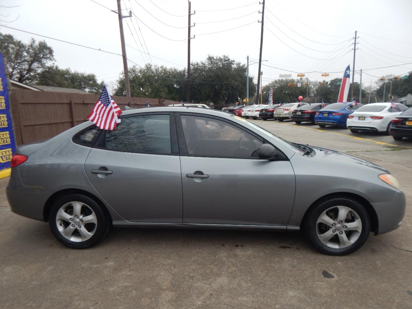 2010 GRAY HYUNDAI ELANTRA SE (KMHDU4AD5AU) with an 2.0L L4 DOHC 16V engine, 4-SPEED AUTOMATIC OR 5-SPEED MANUAL transmission, located at 16710 Clay Rd., Houston, TX, 77084, (281) 859-7900, 0.000000, 0.000000 - Low Donw. Low Payments. - Photo#4