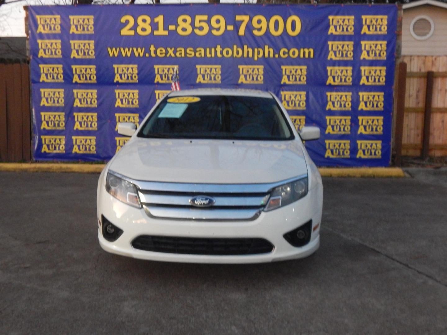 2012 WHITE FORD FUSION SE (3FAHP0HA2CR) with an 2.5L L4 DOHC 16V engine, 5-SPEED AUTOMATIC OR 5-SPEED MANUAL transmission, located at 16710 Clay Rd., Houston, TX, 77084, (281) 859-7900, 0.000000, 0.000000 - Low Donw. Low Payments - Photo#1