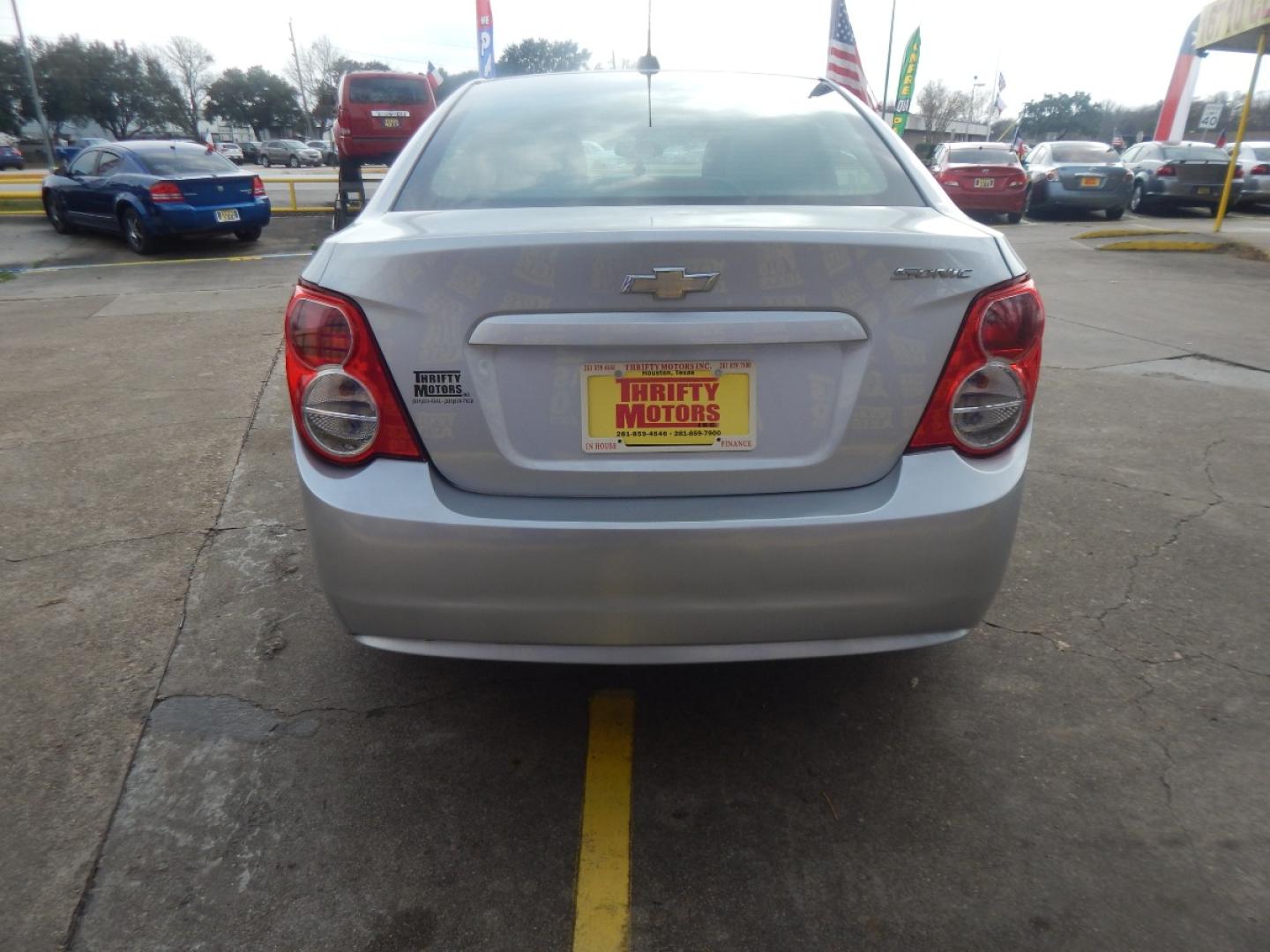 2015 GRAY CHEVROLET SONIC LS Auto Sedan (1G1JA5SH6F4) with an 1.8L L4 DOHC 24V engine, 6-SPEED AUTOMATIC transmission, located at 16710 Clay Rd., Houston, TX, 77084, (281) 859-7900, 0.000000, 0.000000 - Low Donw. Low Payments. - Photo#5