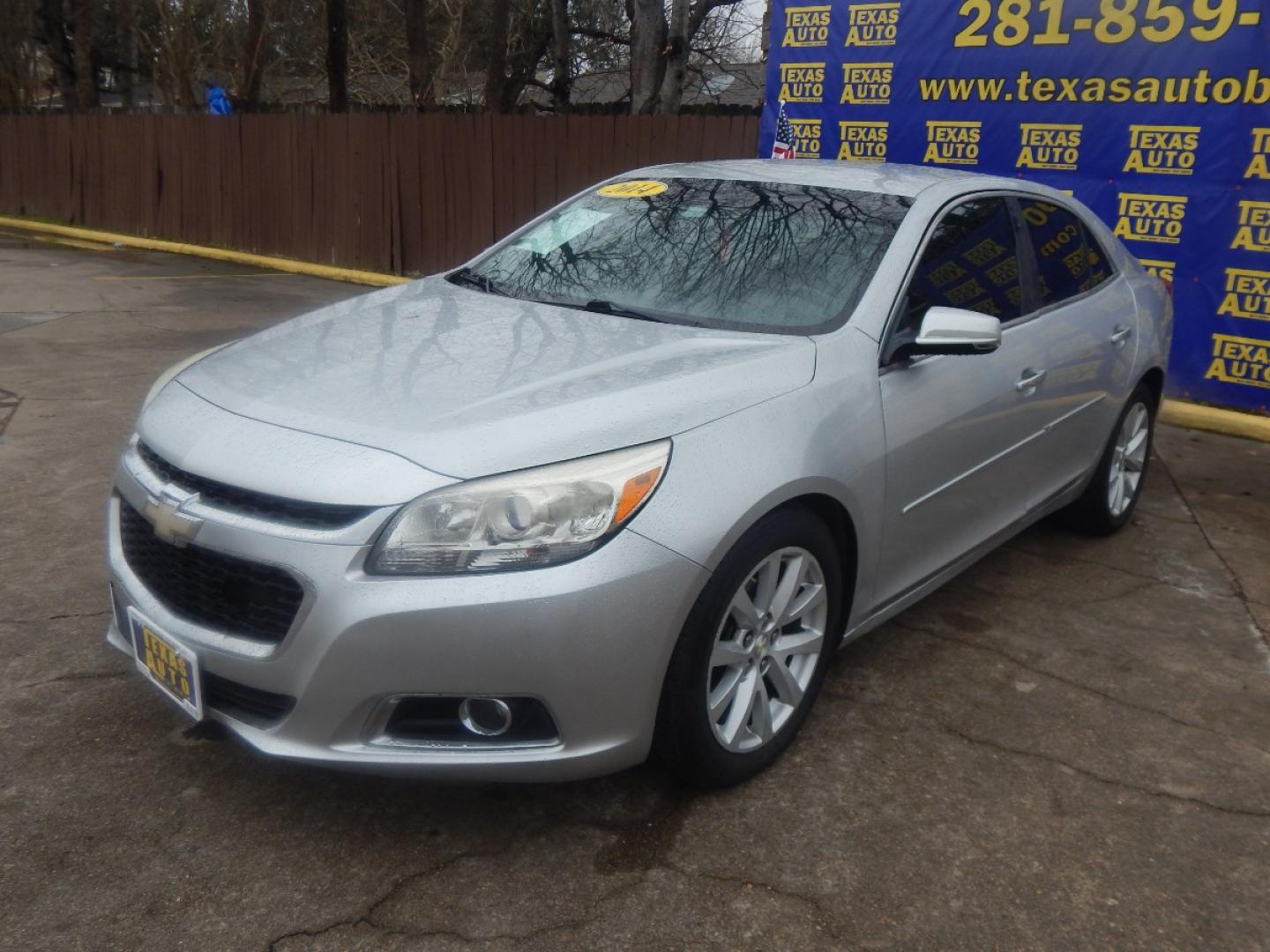 2014 SILVER CHEVROLET MALIBU 2LT (1G11E5SLXEF) with an 2.5L L4 DOHC 16V engine, 6-SPEED AUTOMATIC transmission, located at 16710 Clay Rd., Houston, TX, 77084, (281) 859-7900, 0.000000, 0.000000 - Low Donw. Low Payments. - Photo#2