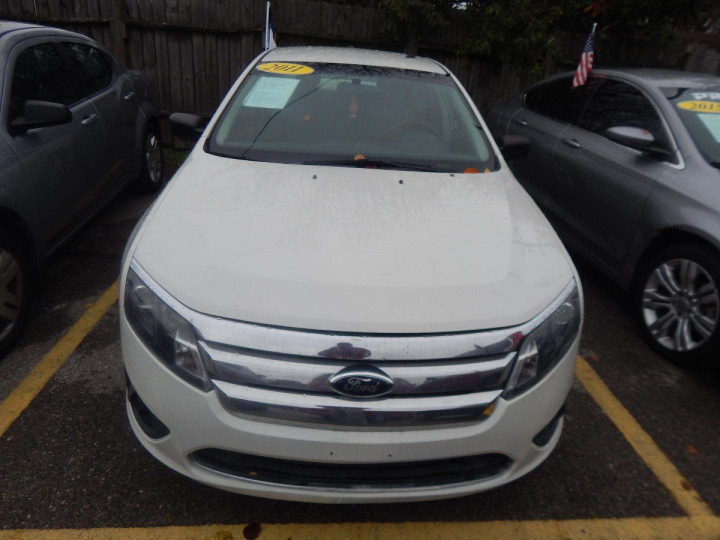 2012 WHITE FORD FUSION S (3FAHP0GA2CR) with an 2.5L L4 DOHC 16V engine, 5-SPEED AUTOMATIC OR 5-SPEED MANUAL transmission, located at 16710 Clay Rd., Houston, TX, 77084, (281) 859-7900, 0.000000, 0.000000 - Low Donw. Low Payments. - Photo#0