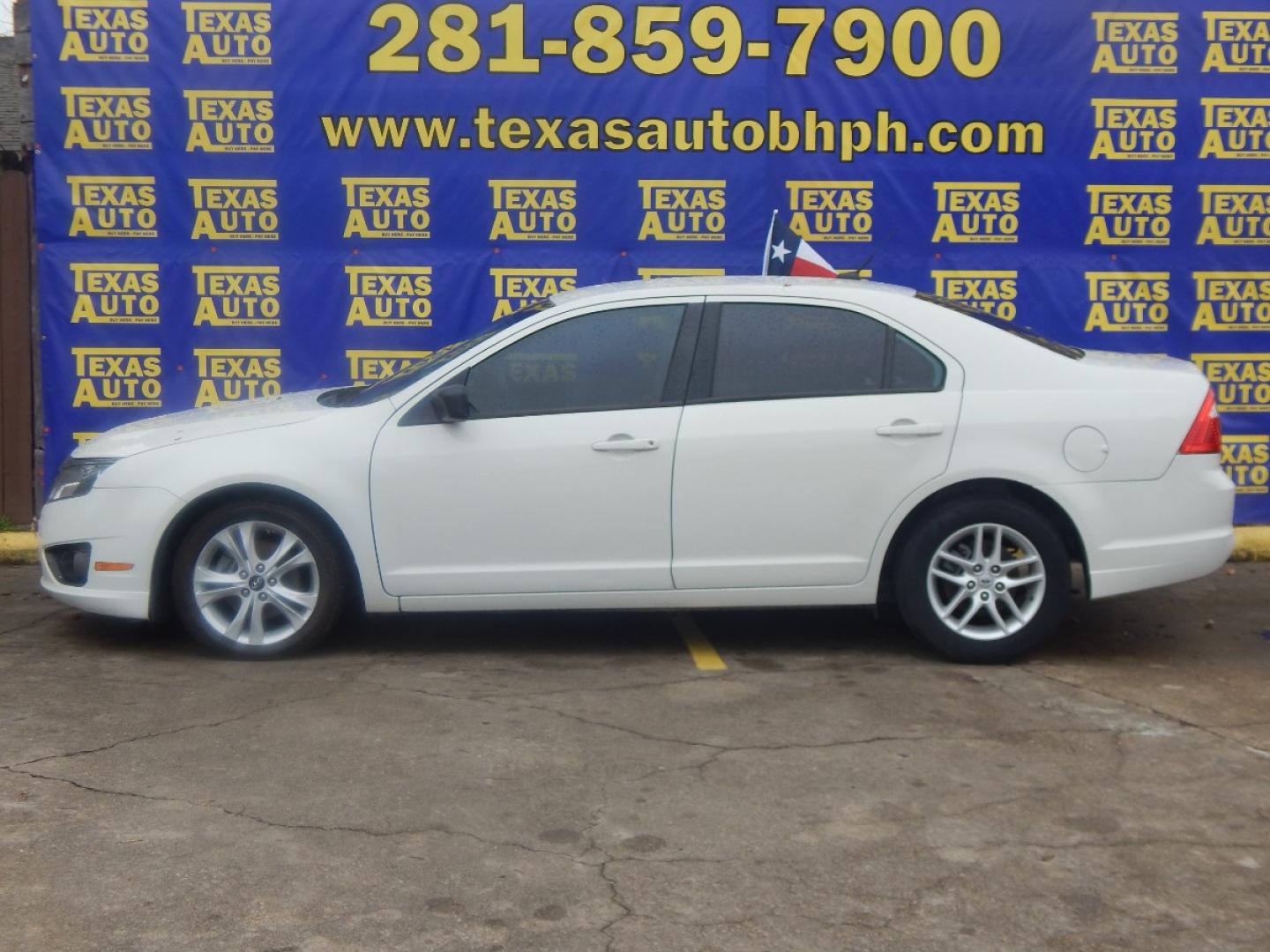 2012 WHITE FORD FUSION S (3FAHP0GA2CR) with an 2.5L L4 DOHC 16V engine, 5-SPEED AUTOMATIC OR 5-SPEED MANUAL transmission, located at 16710 Clay Rd., Houston, TX, 77084, (281) 859-7900, 0.000000, 0.000000 - Low Donw. Low Payments. - Photo#1