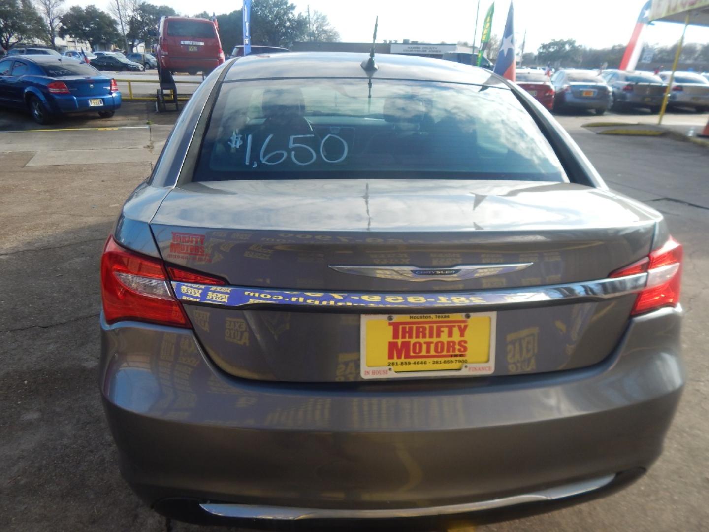 2012 GRAY CHRYSLER 200 LX (1C3CCBAB1CN) with an 2.4L L4 DOHC 16V engine, 6-SPEED AUTOMATIC transmission, located at 16710 Clay Rd., Houston, TX, 77084, (281) 859-7900, 0.000000, 0.000000 - Low Donw. Low Payments. - Photo#5