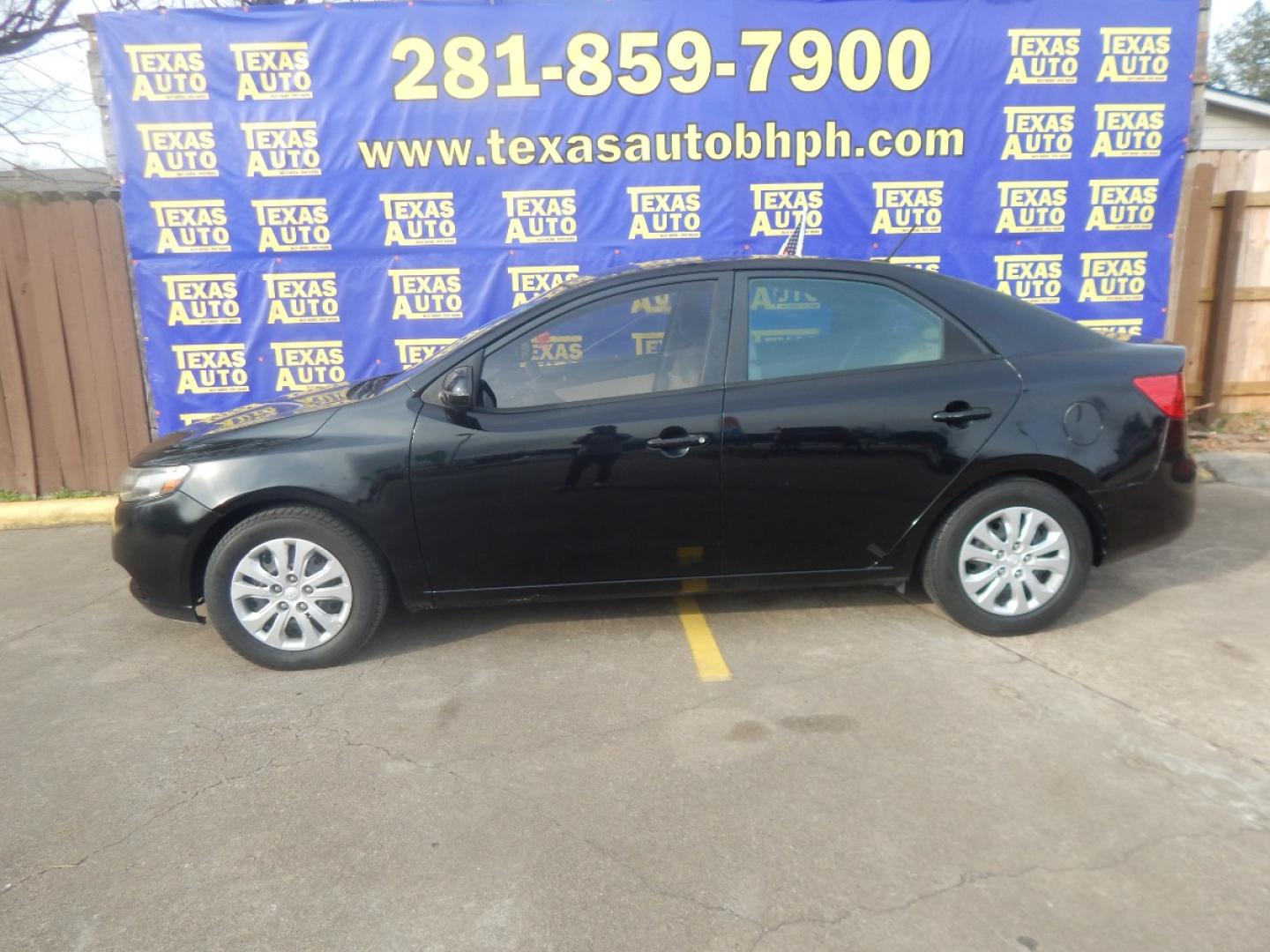 2011 BLACK KIA FORTE EX (KNAFU4A26B5) with an 2.0L L4 DOHC 16V engine, AUTOMATIC transmission, located at 16710 Clay Rd., Houston, TX, 77084, (281) 859-7900, 0.000000, 0.000000 - Low Donw. Low Payments. - Photo#0