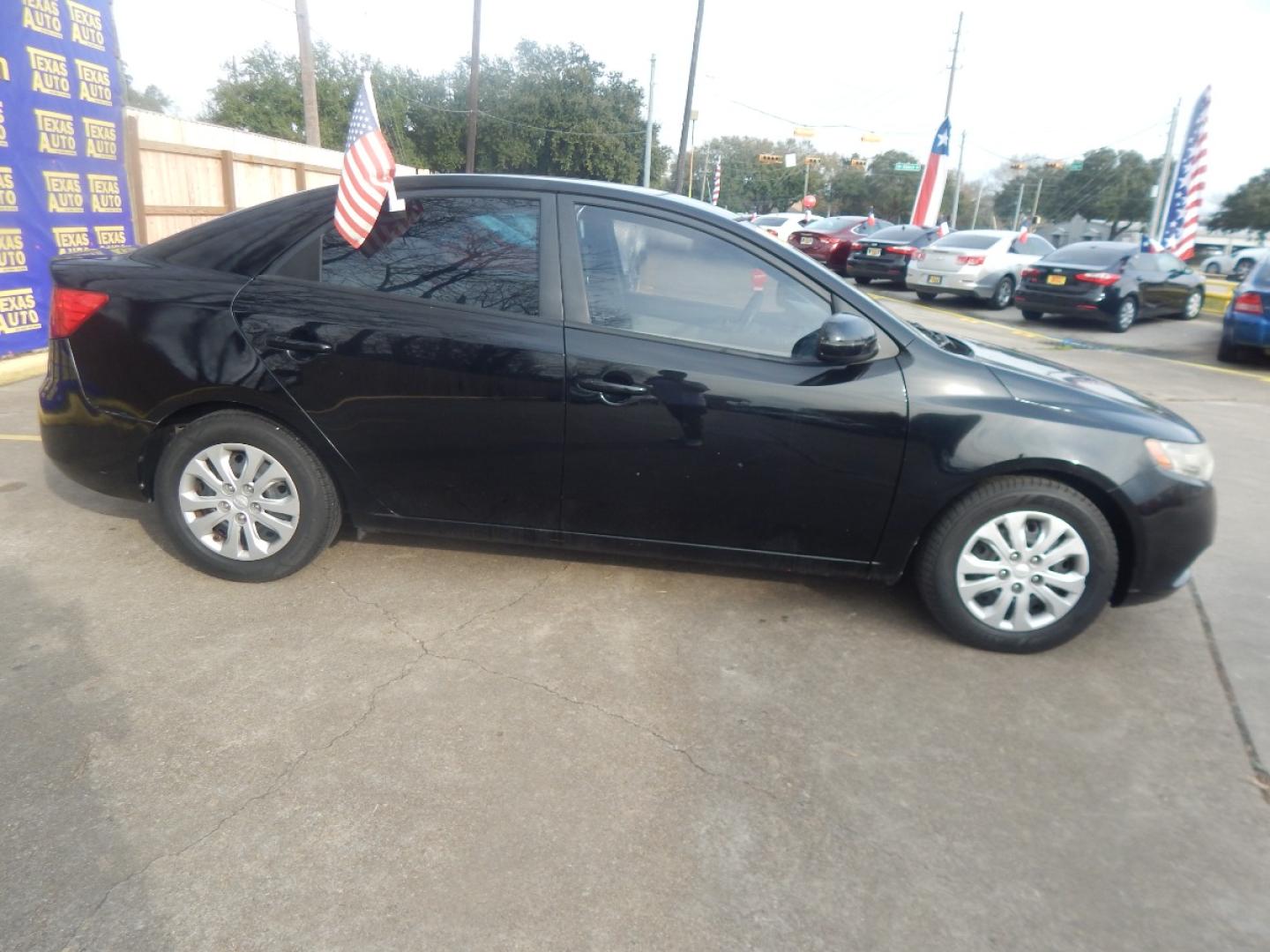 2011 BLACK KIA FORTE EX (KNAFU4A26B5) with an 2.0L L4 DOHC 16V engine, AUTOMATIC transmission, located at 16710 Clay Rd., Houston, TX, 77084, (281) 859-7900, 0.000000, 0.000000 - Low Donw. Low Payments. - Photo#4