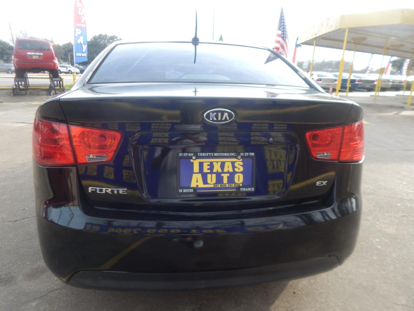 2011 BLACK KIA FORTE EX (KNAFU4A26B5) with an 2.0L L4 DOHC 16V engine, AUTOMATIC transmission, located at 16710 Clay Rd., Houston, TX, 77084, (281) 859-7900, 0.000000, 0.000000 - Low Donw. Low Payments. - Photo#5