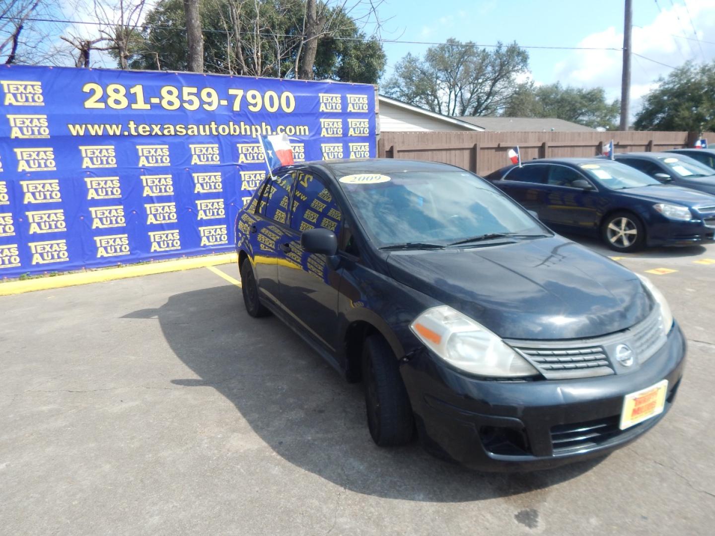 2009 BLACK NISSAN VERSA 1.6 Base Sedan (3N1CC11E99L) with an 1.6L L4 DOHC 16V engine, 5-SPEED MANUAL transmission, located at 16710 Clay Rd., Houston, TX, 77084, (281) 859-7900, 0.000000, 0.000000 - Cash. - Photo#3