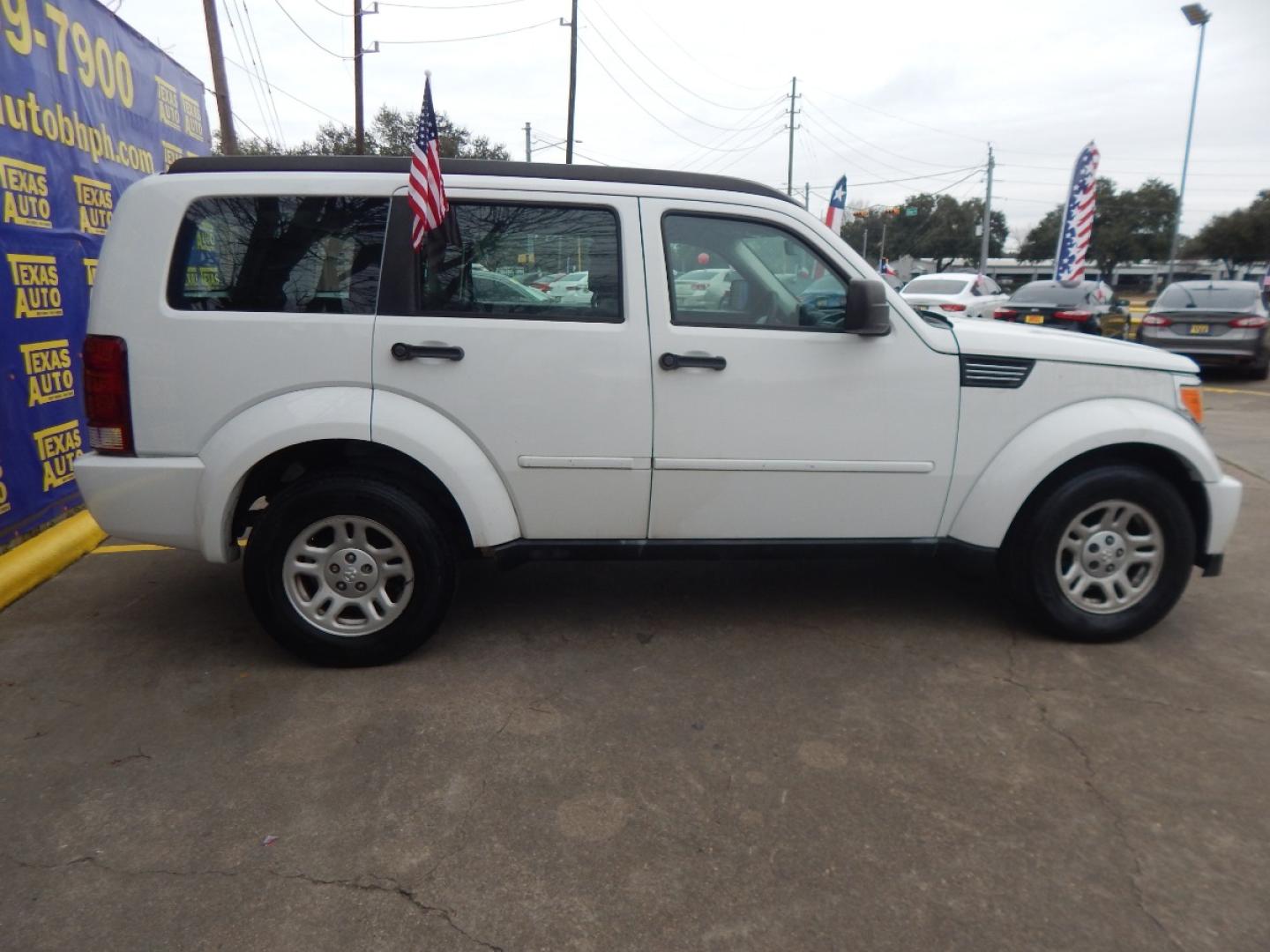 2011 WHITE DODGE NITRO SE 2WD (1D4PT2GK5BW) with an 3.7L V6 SOHC 12V engine, 4-SPEED AUTOMATIC OR 6-SPEED MANUAL transmission, located at 16710 Clay Rd., Houston, TX, 77084, (281) 859-7900, 0.000000, 0.000000 - Low Donw. Low Payments. - Photo#4