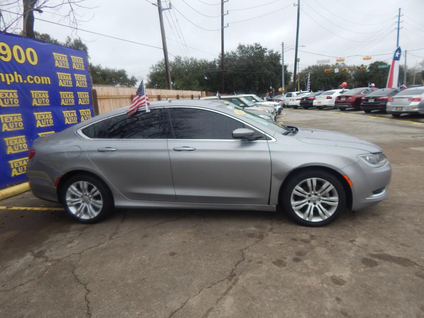 2015 SILVER CHRYSLER 200 Limited (1C3CCCAB2FN) with an 2.4L L4 DOHC 16V engine, 9-SPEED AUTOMATIC transmission, located at 16710 Clay Rd., Houston, TX, 77084, (281) 859-7900, 0.000000, 0.000000 - Low Donw. Low Payments. - Photo#4